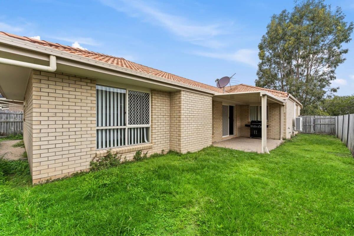 Stunning 4BR family home: Near Parklands & Transit