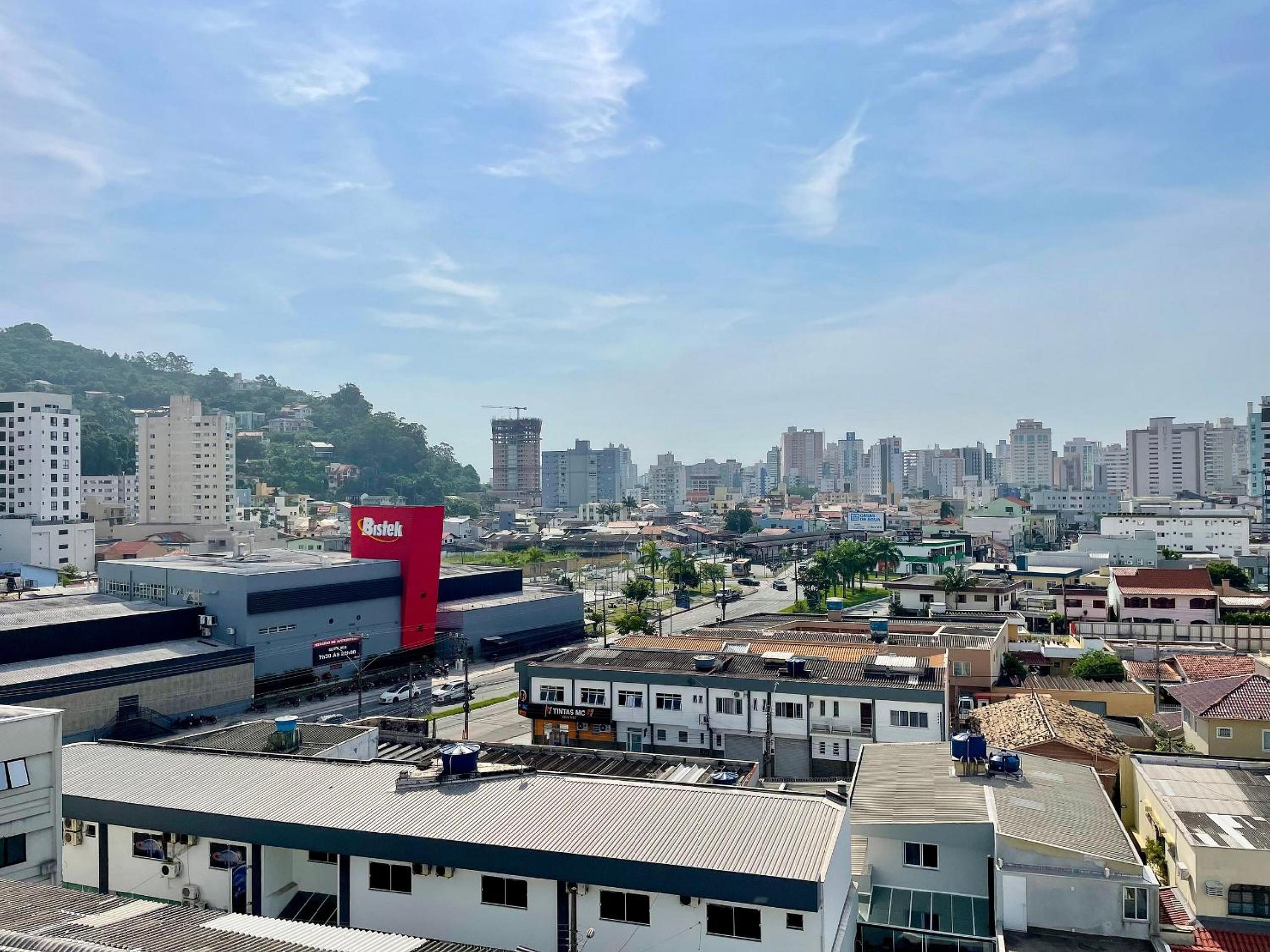 APT 704 - Privileged Location - 2 Bedrooms - Garage - Fazenda/Itajaí