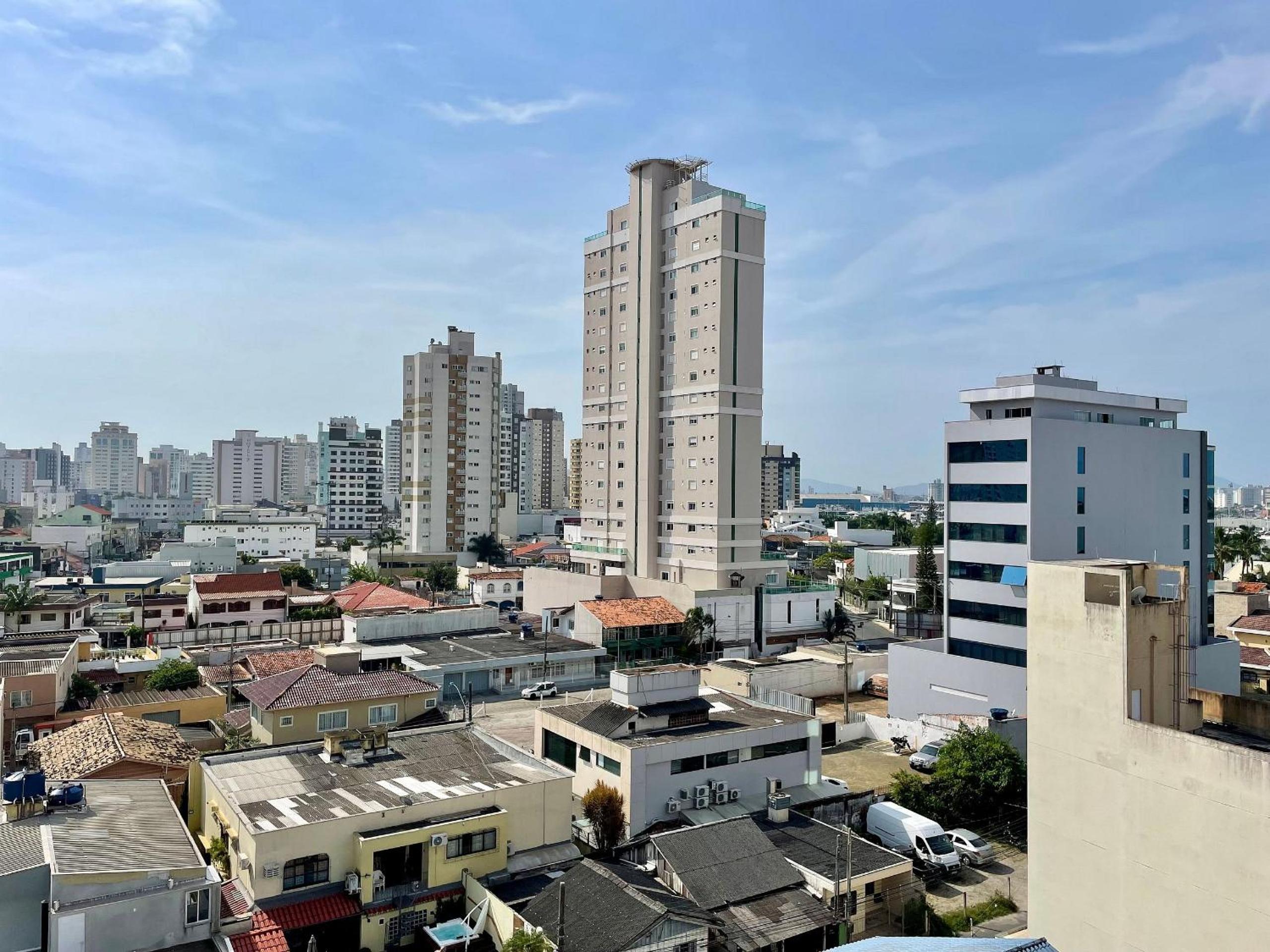 APT 704 - Privileged Location - 2 Bedrooms - Garage - Fazenda/Itajaí