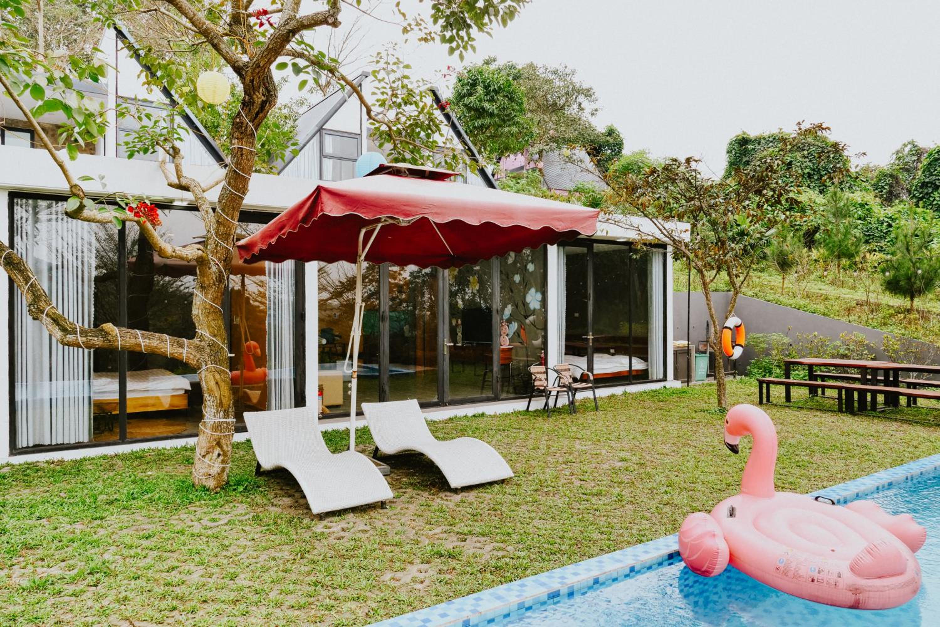 DC Green Villa & Resort Bavi - private pool and Mountain view
