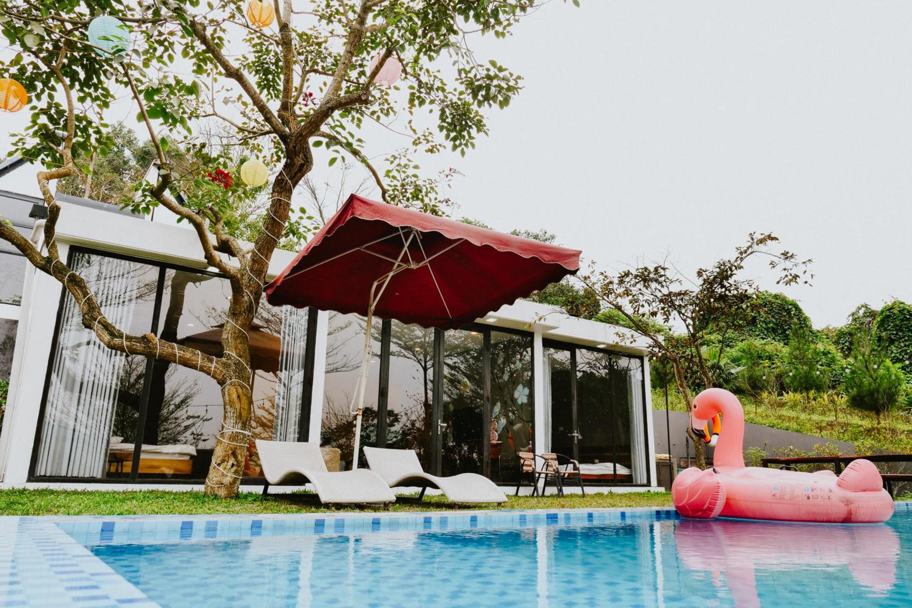 DC Green Villa & Resort Bavi - private pool and Mountain view