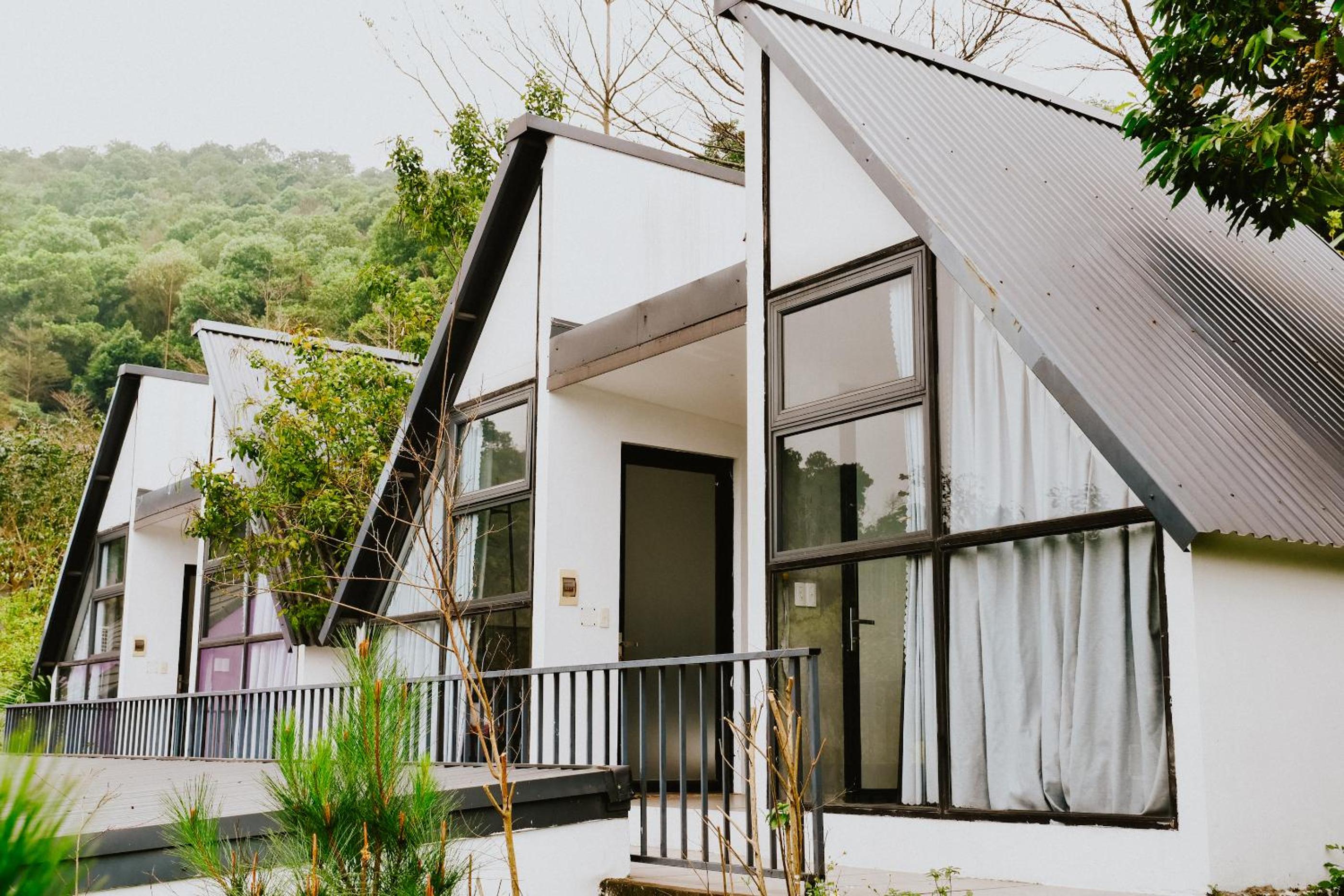 DC Green Villa & Resort Bavi - private pool and Mountain view