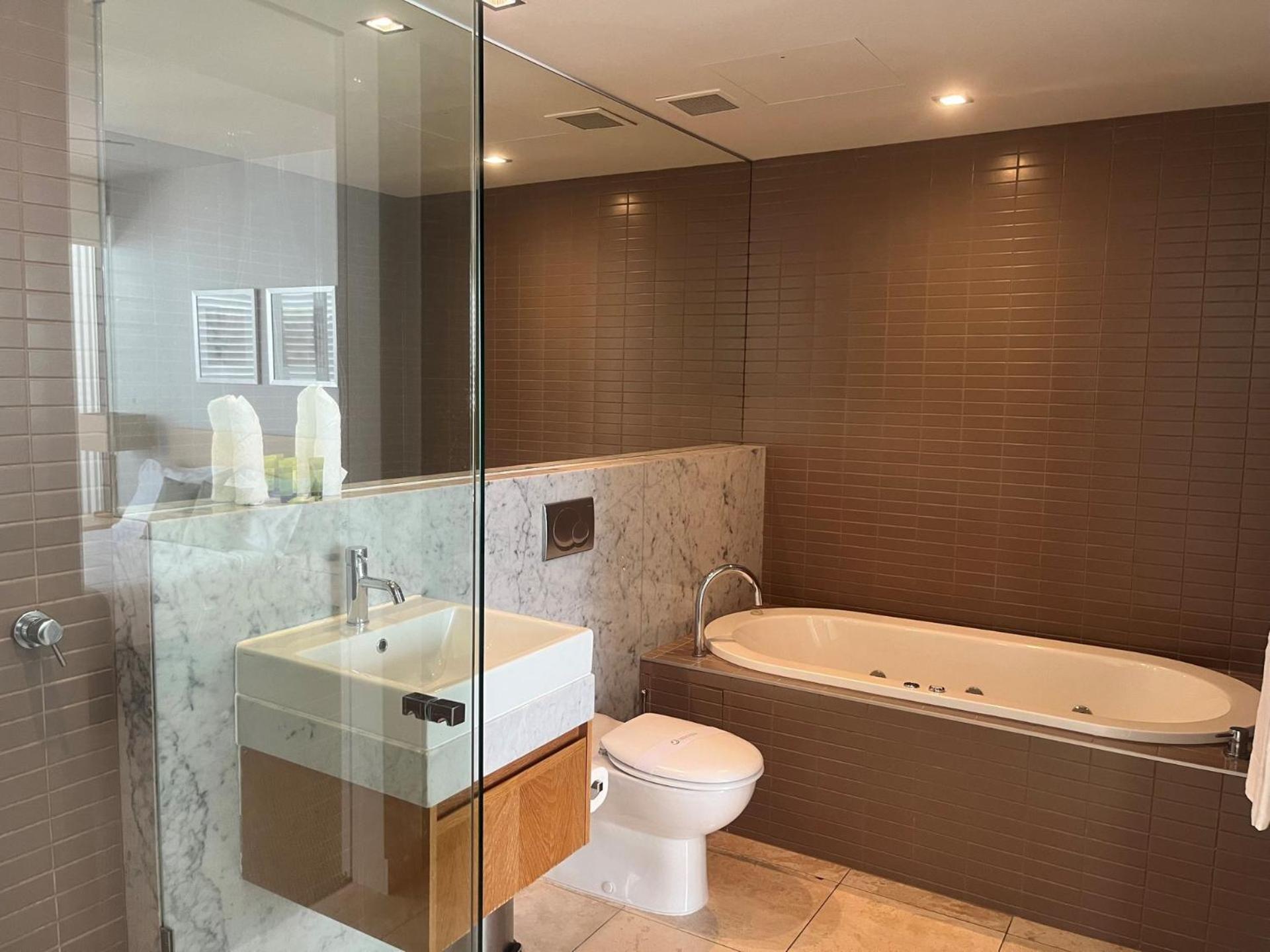 Unit 202 Plantation Resort - Rainbow Beach Aircon.Wifi.Pool. Views