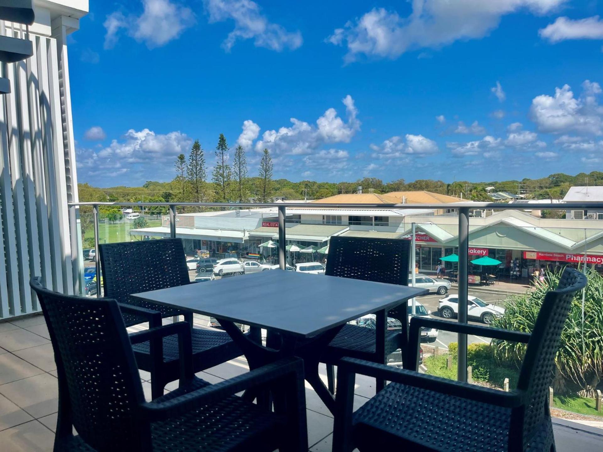 Unit 202 Plantation Resort - Rainbow Beach Aircon.Wifi.Pool. Views