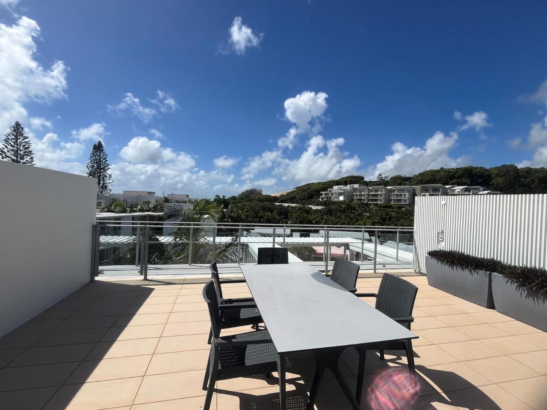 Unit 202 Plantation Resort - Rainbow Beach Aircon.Wifi.Pool. Views