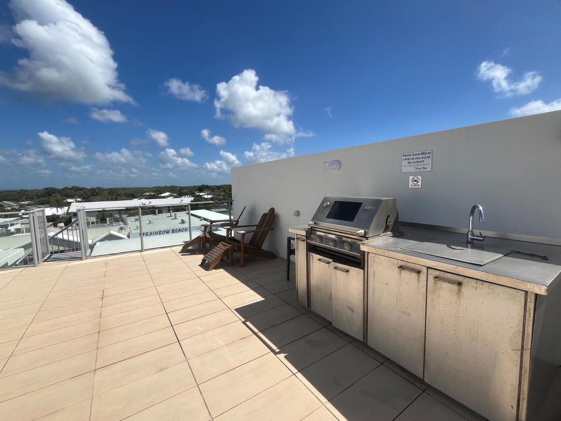 Unit 202 Plantation Resort - Rainbow Beach Aircon.Wifi.Pool. Views