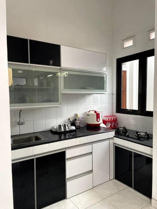 Shafira House - Modern House 3BR near Yogyakarta culinary spots view 4