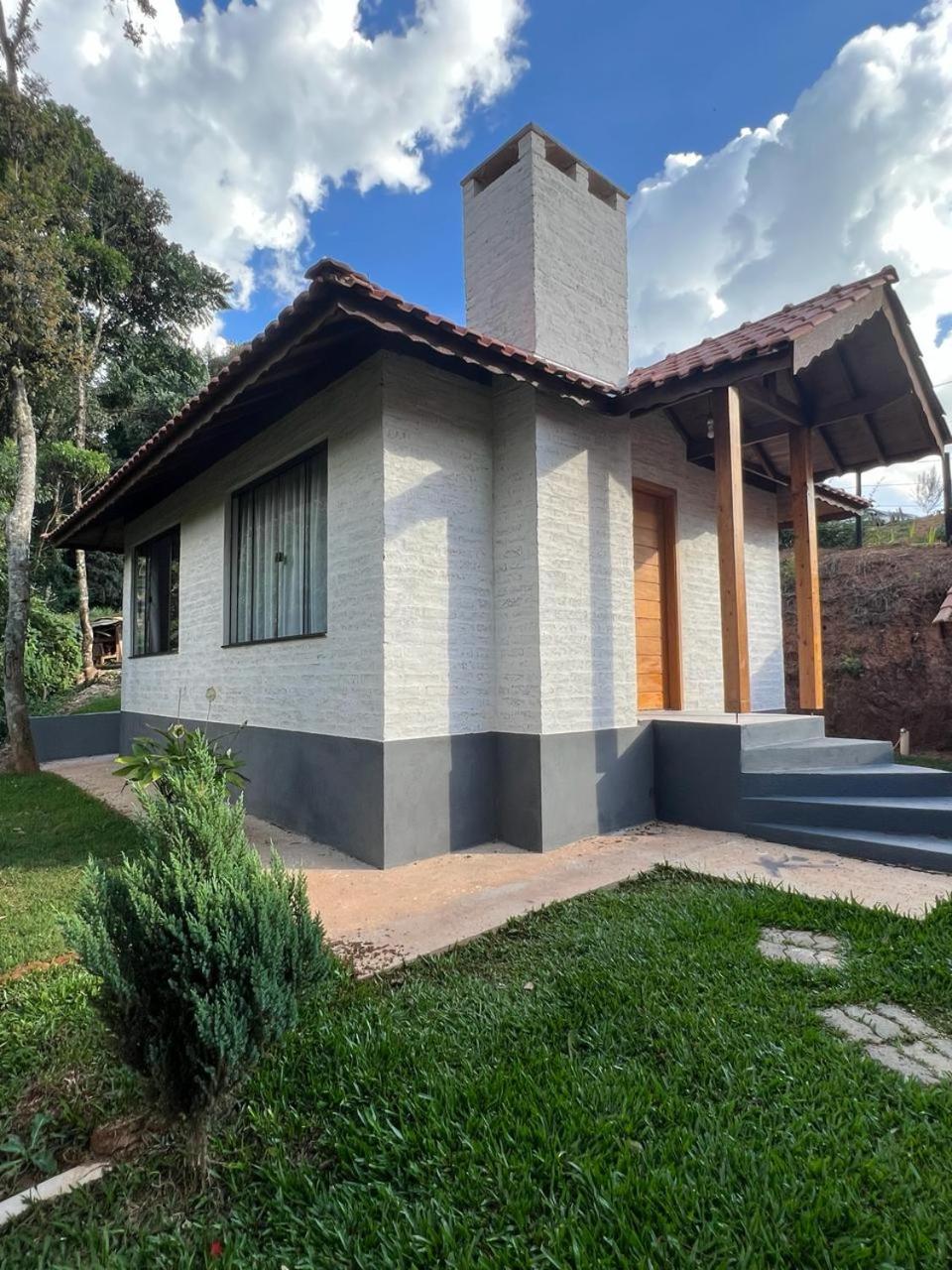 Chales Bela Serra