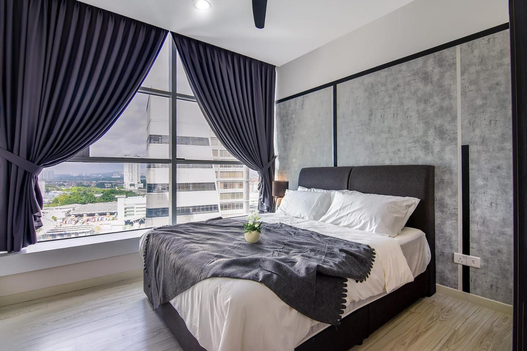 A Cozy & Lovely High-Floor 3BR Suite City Views