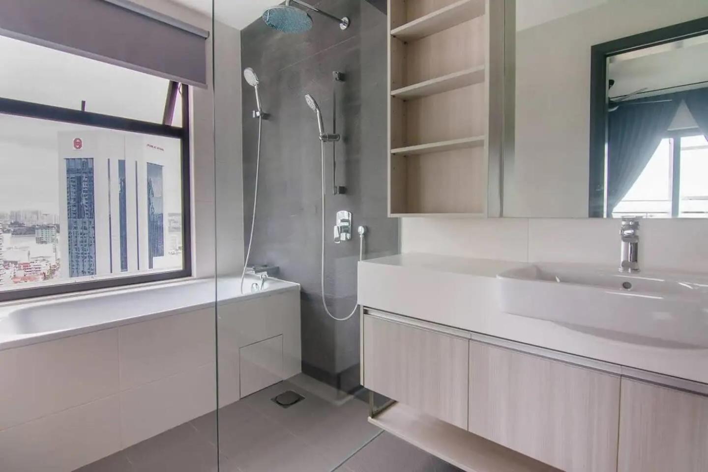 A Cozy & Lovely High-Floor 3BR Suite City Views