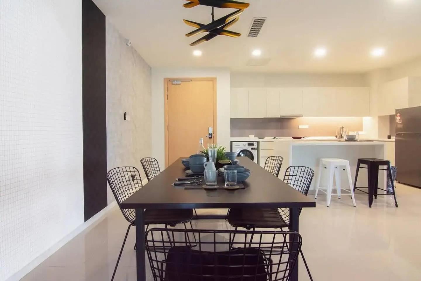 A Cozy & Lovely High-Floor 3BR Suite City Views