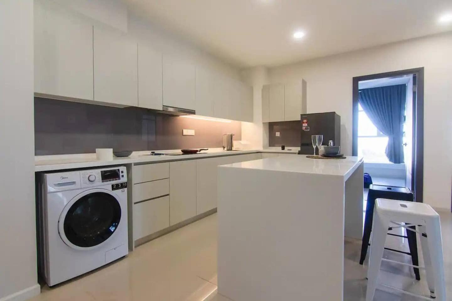 A Cozy & Lovely High-Floor 3BR Suite City Views