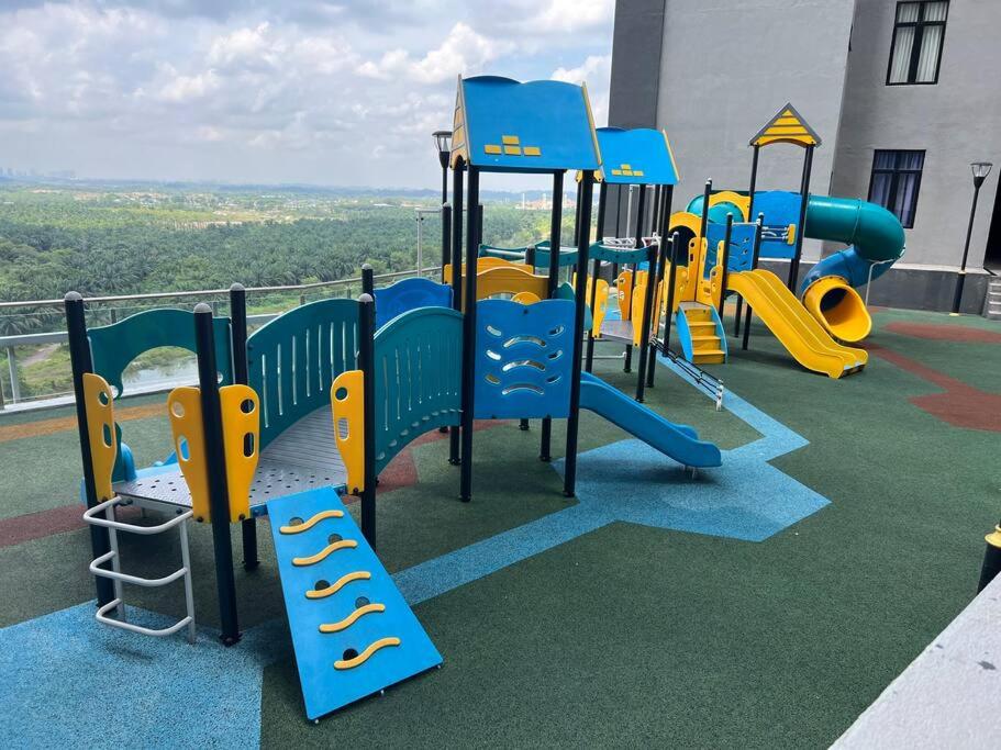Walk to Legoland, Kid LegoToys, D'Pristine Medini photo 5