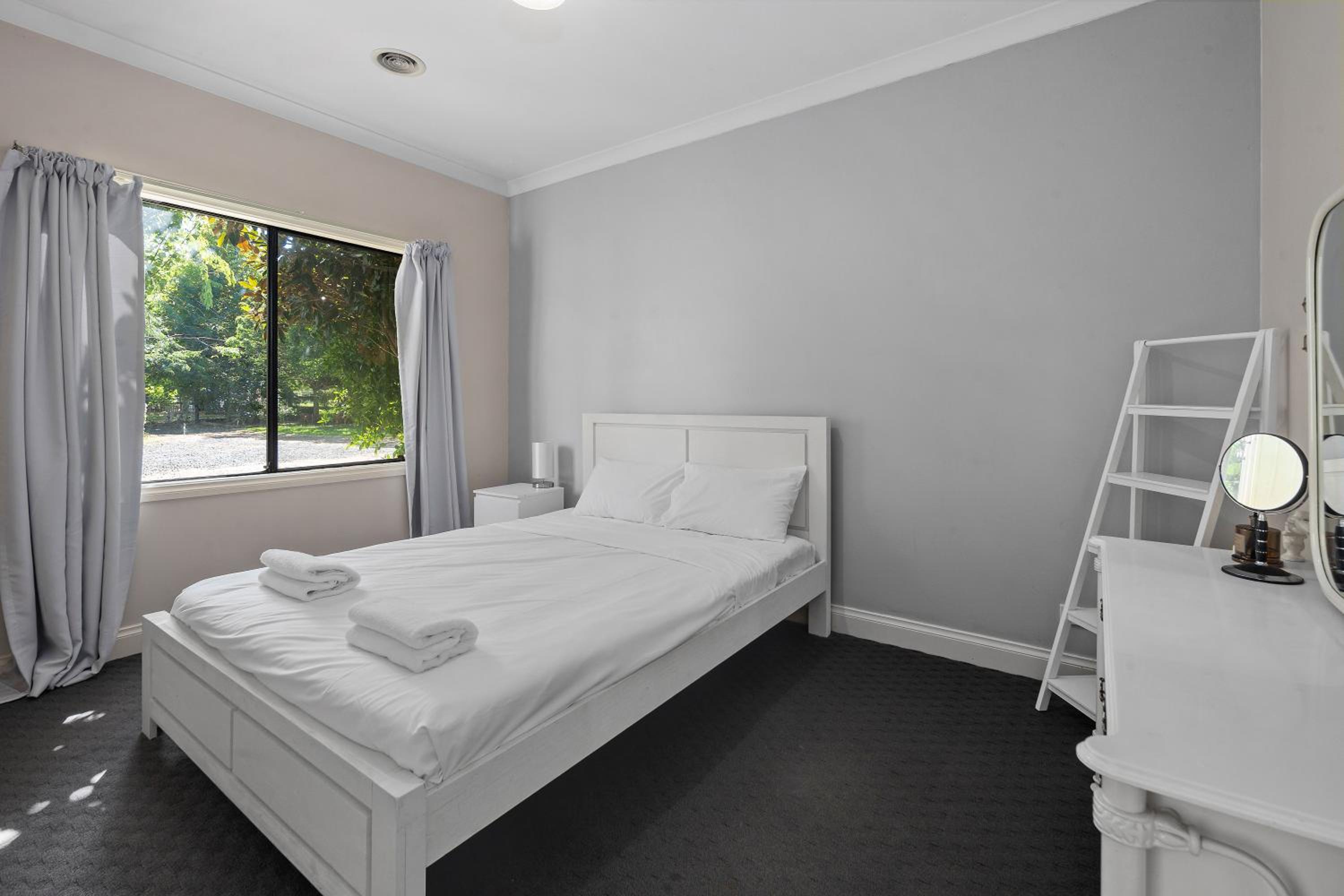 A Holiday Home for All Seasons - Modern, Peaceful, Family Friendly
