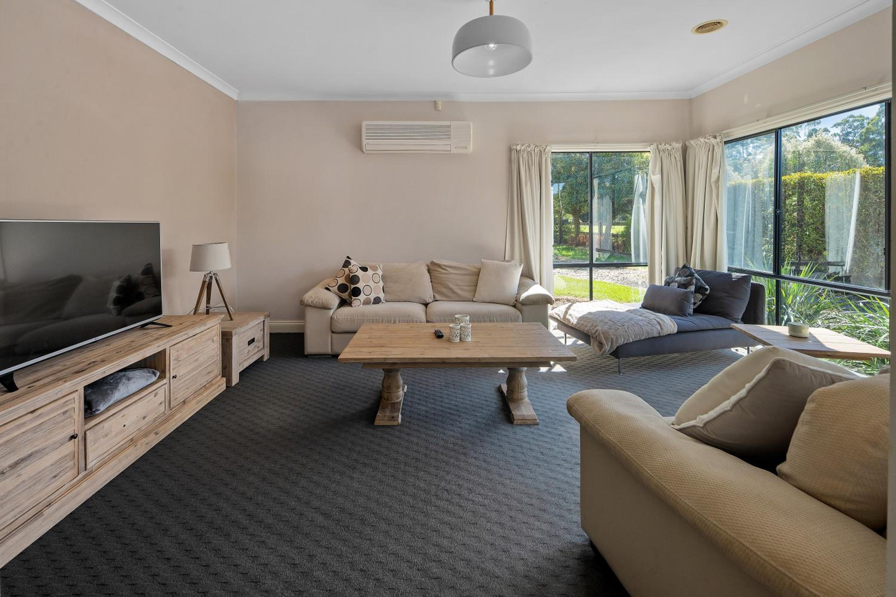 A Holiday Home for All Seasons - Modern, Peaceful, Family Friendly