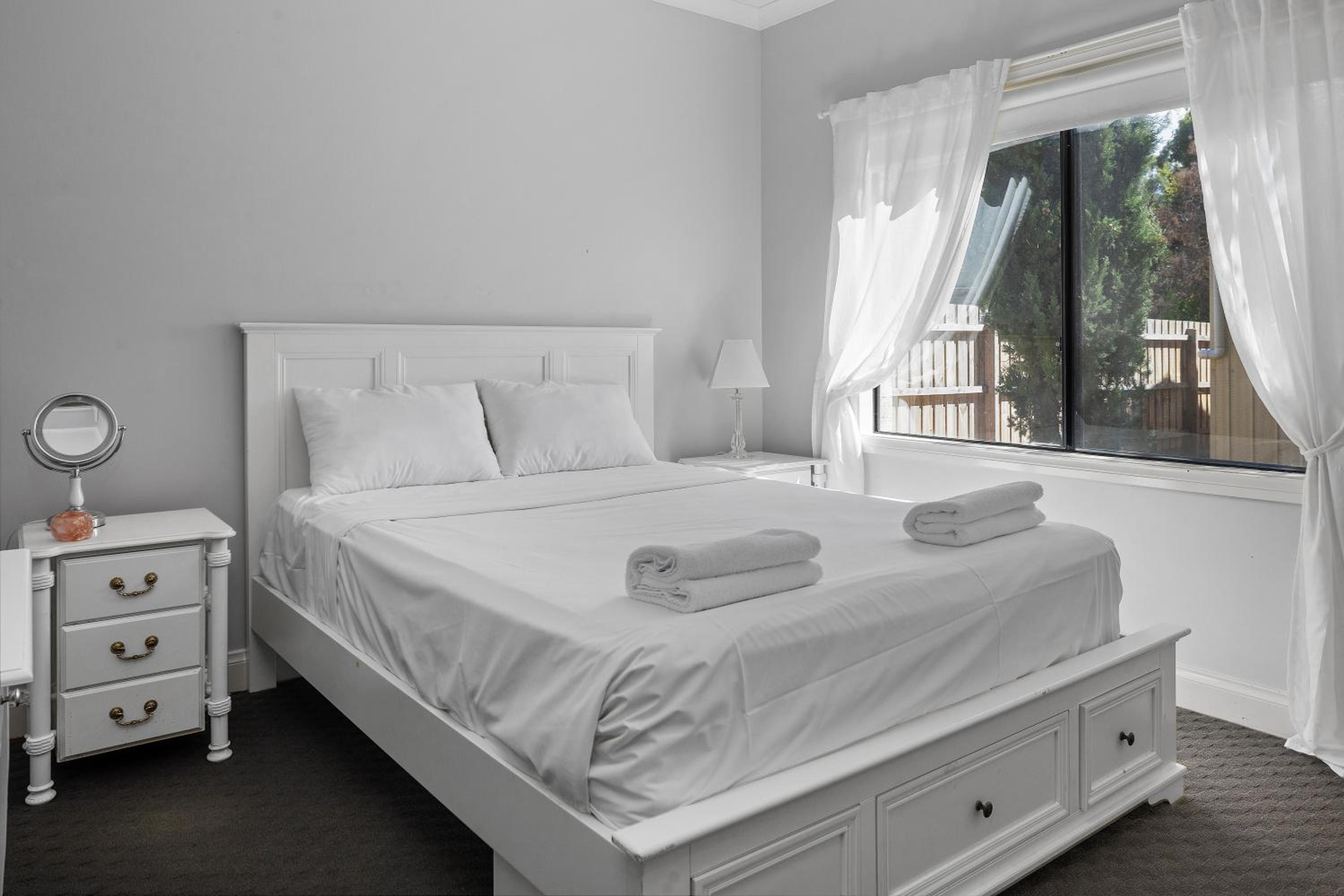 A Holiday Home for All Seasons - Modern, Peaceful, Family Friendly