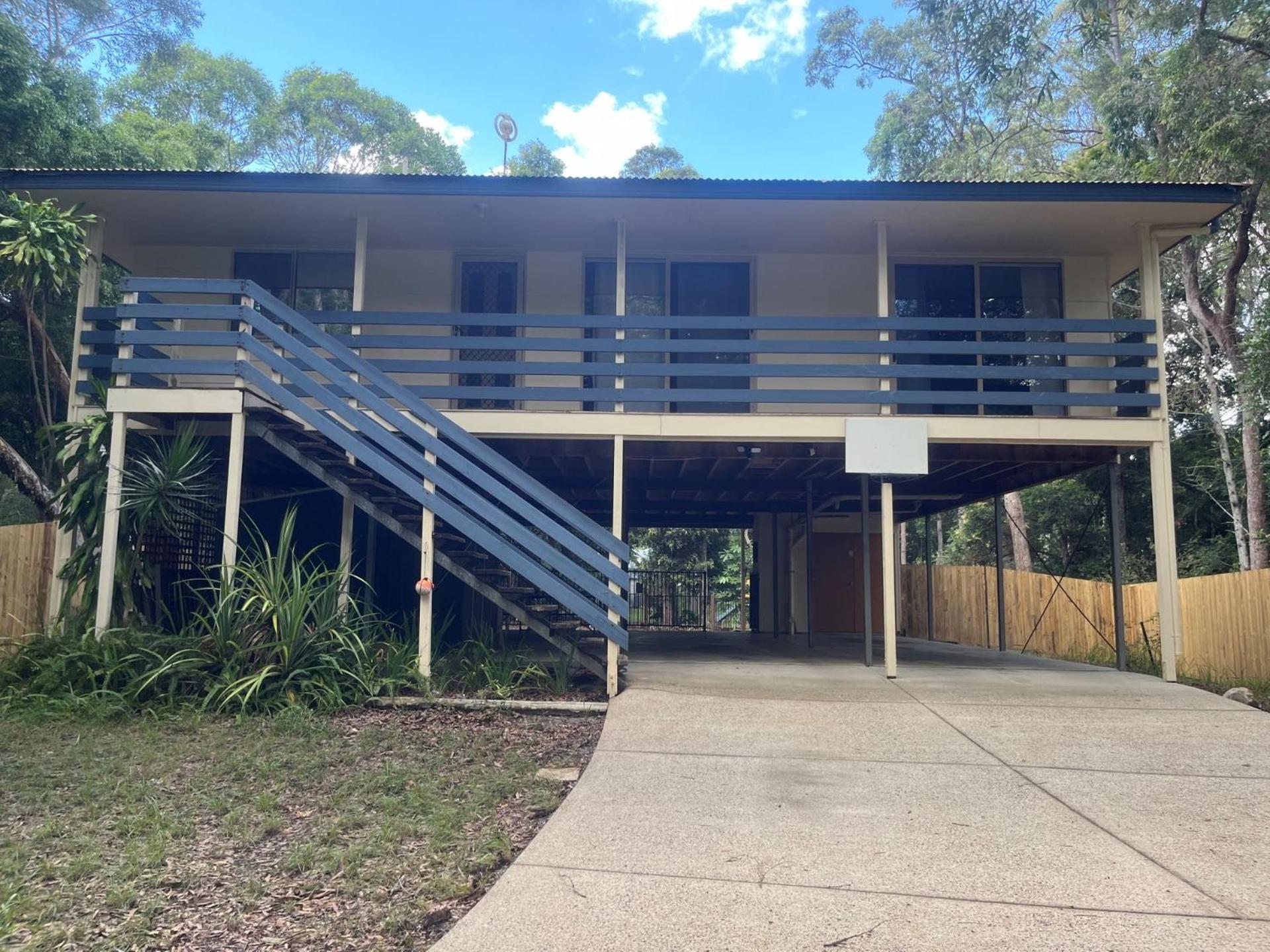 6 Redwood Court Rainbow Shores - Pets Welcome Fenced yard