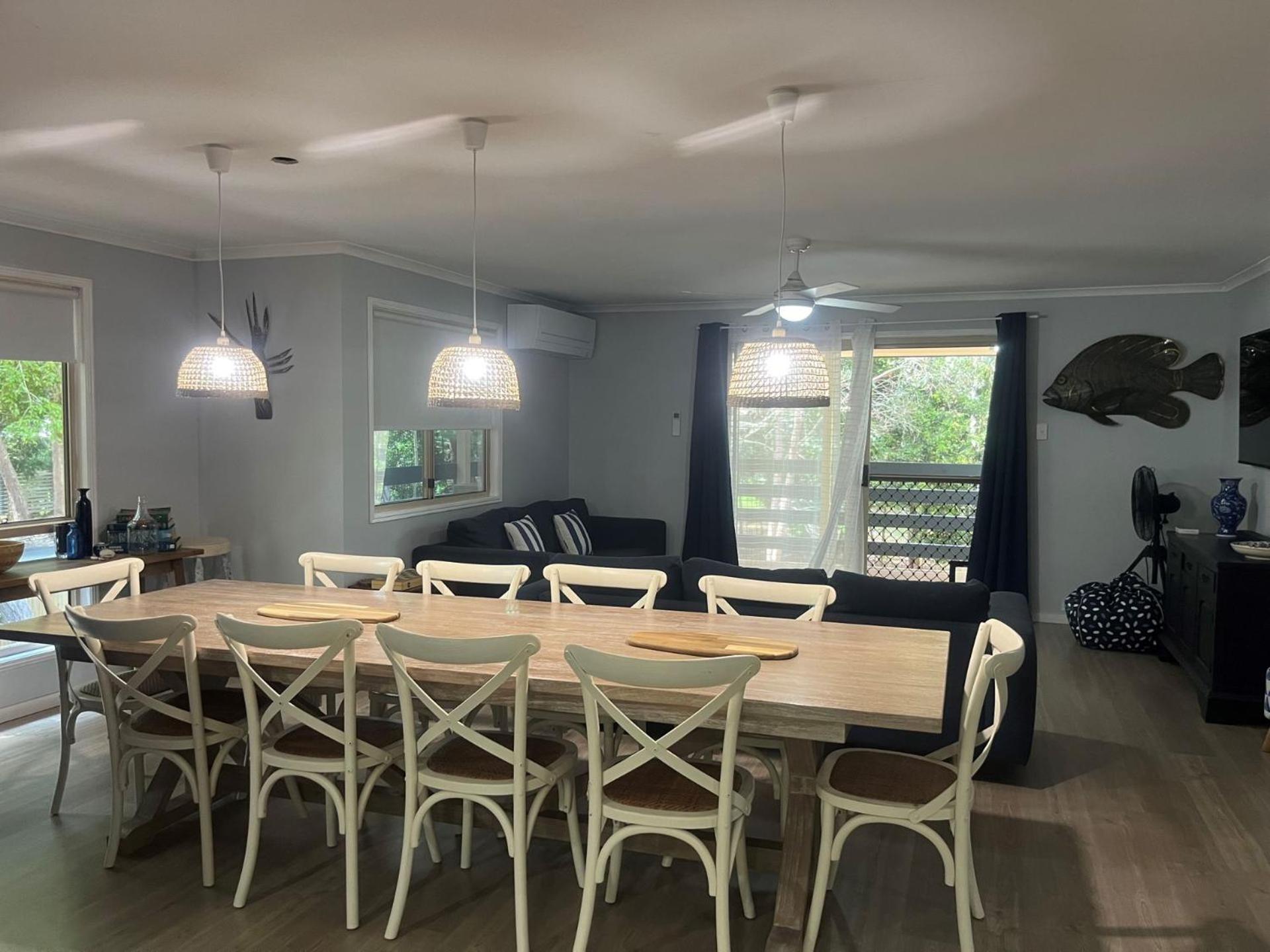 6 Redwood Court Rainbow Shores - Pets Welcome Fenced yard