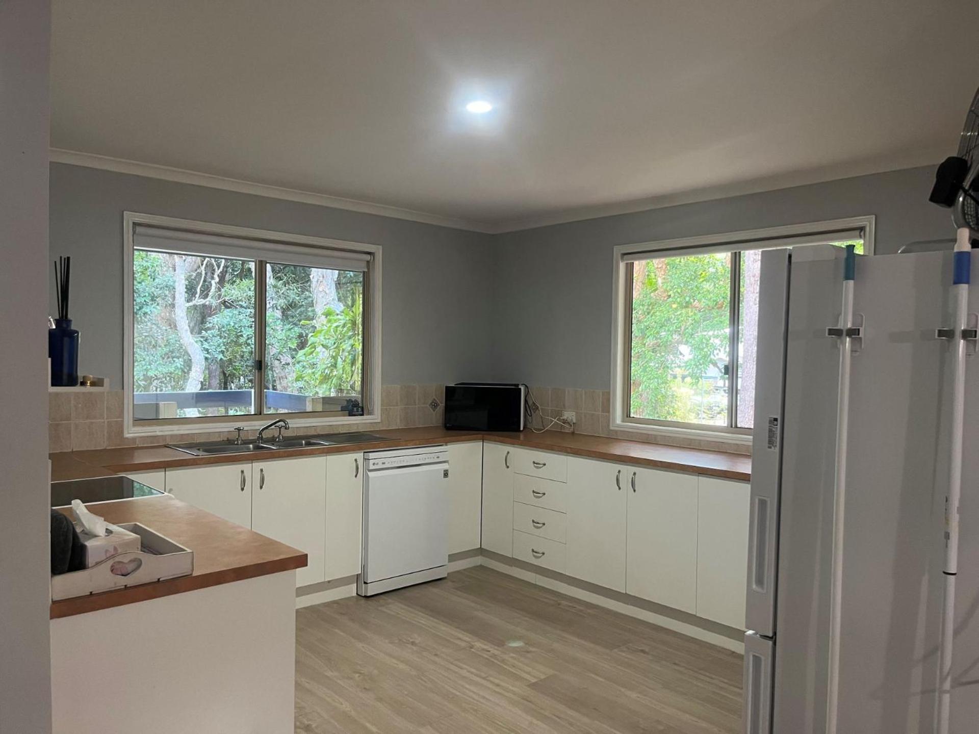 6 Redwood Court Rainbow Shores - Pets Welcome Fenced yard