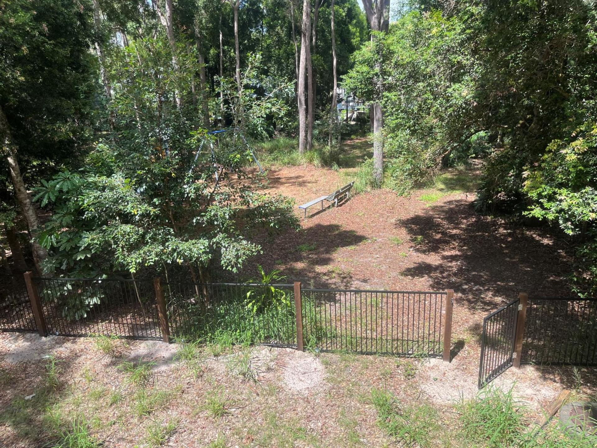 6 Redwood Court Rainbow Shores - Pets Welcome Fenced yard