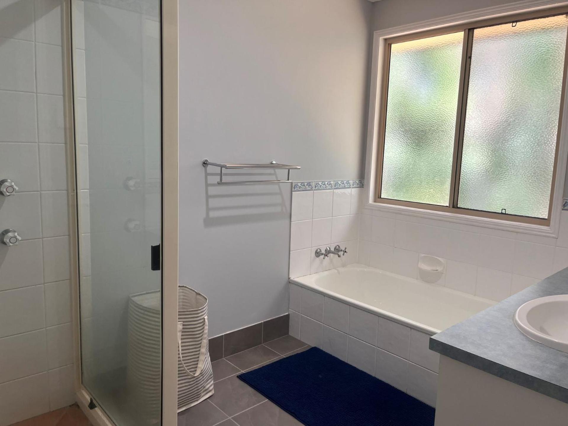 6 Redwood Court Rainbow Shores - Pets Welcome Fenced yard