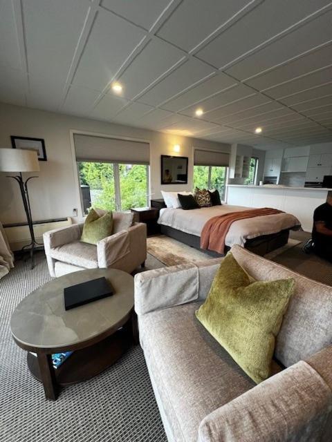 Queenstown House Bed & Breakfast and Apartments view 3
