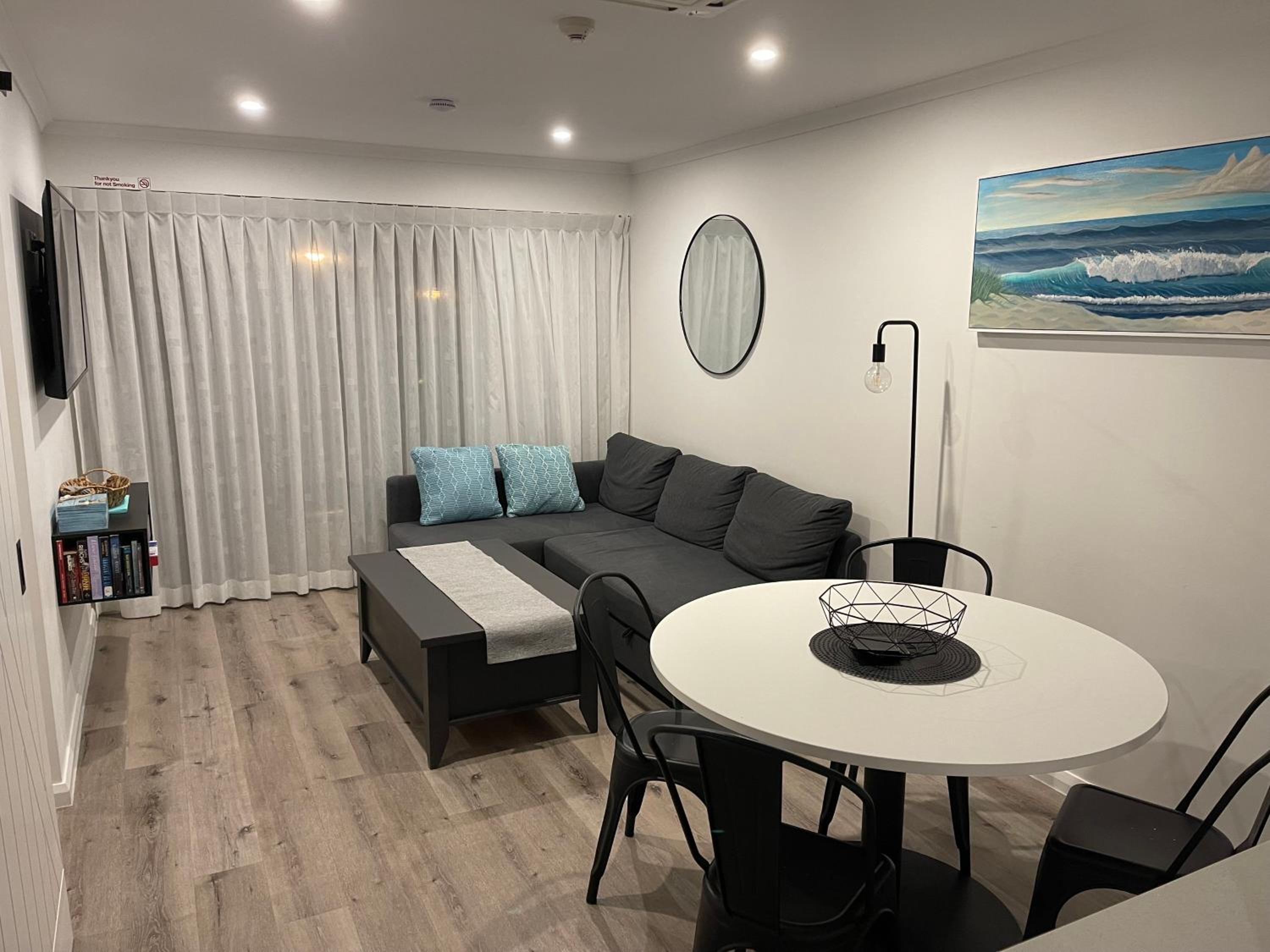 Ocean View - Alexandra Headlands Beachfront Unit