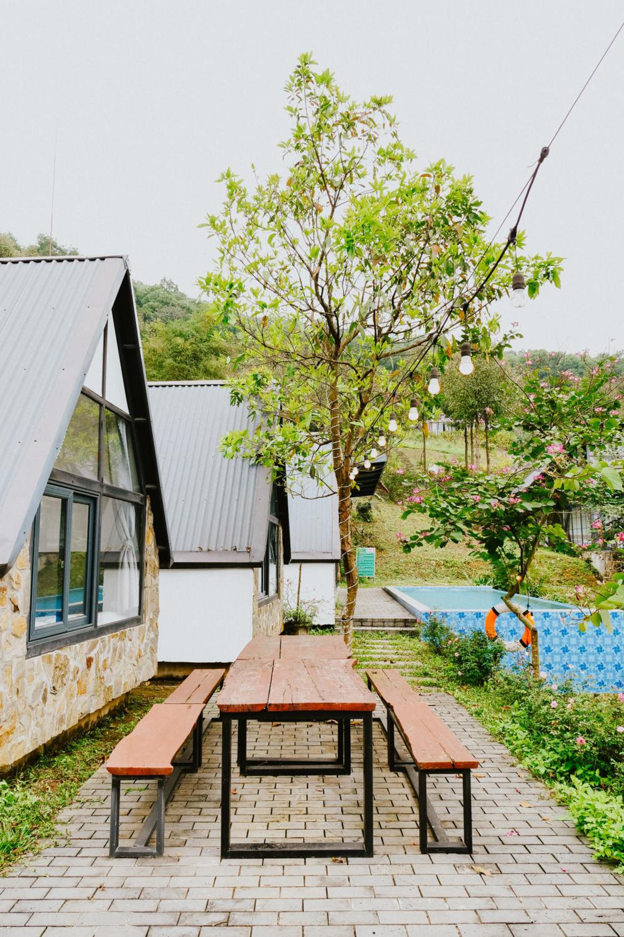 DC Green Villa & Resort Bavi - private pool and Mountain view