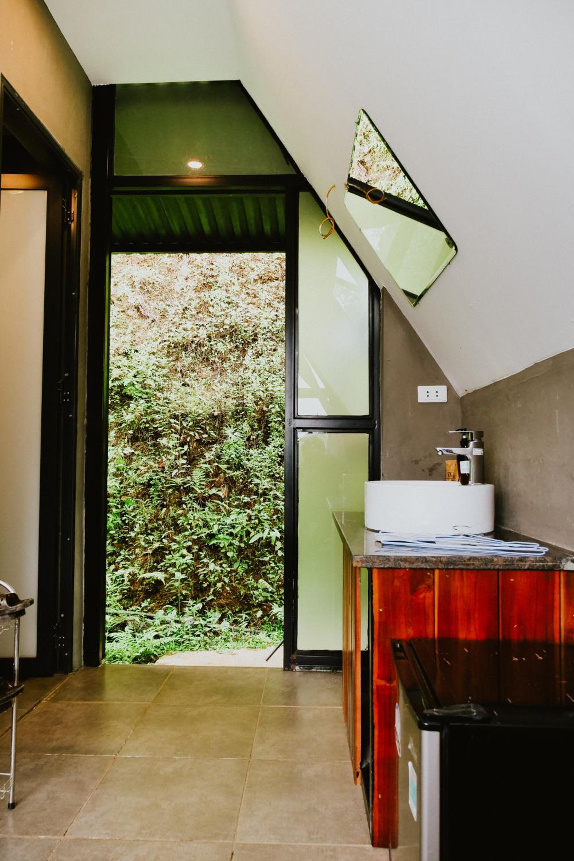 DC Green Villa & Resort Bavi - private pool and Mountain view