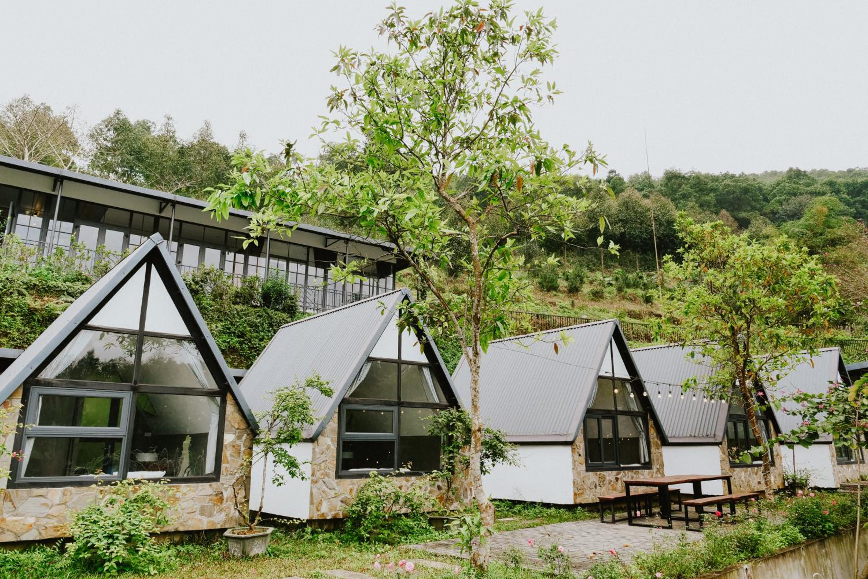DC Green Villa & Resort Bavi - private pool and Mountain view