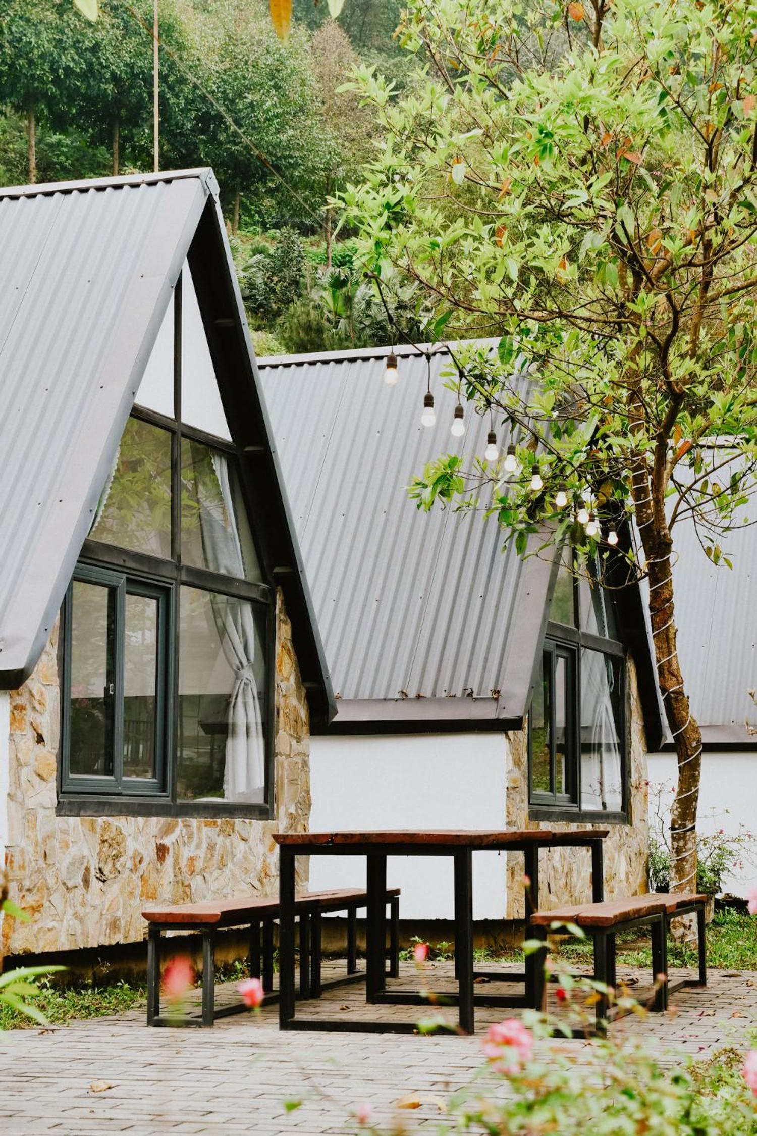 DC Green Villa & Resort Bavi - private pool and Mountain view