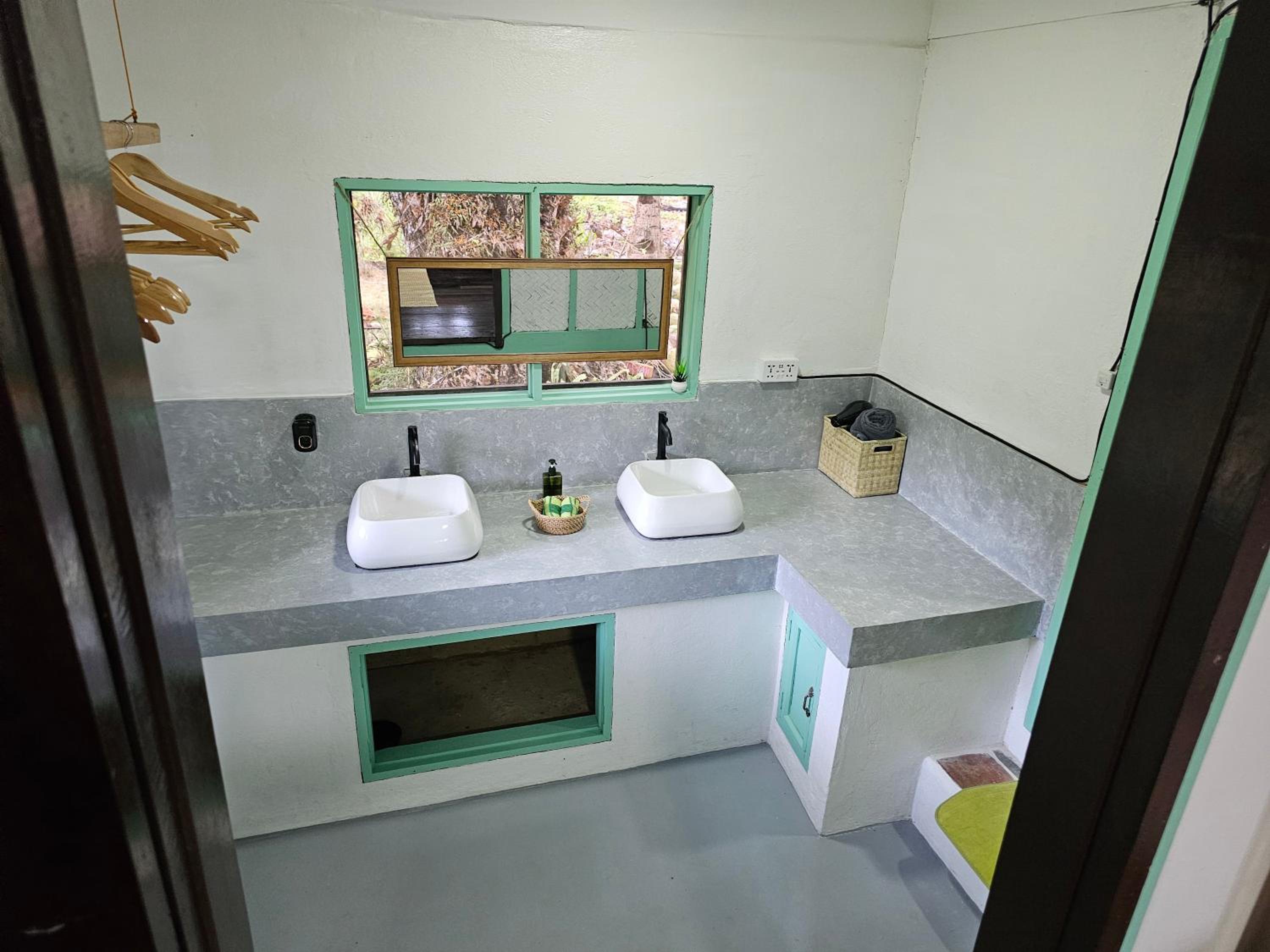 DK2 Resort - Remote Beach Hideaway - Fast WiFi - Private Tours by Arrangement - Plan Ahead view 3