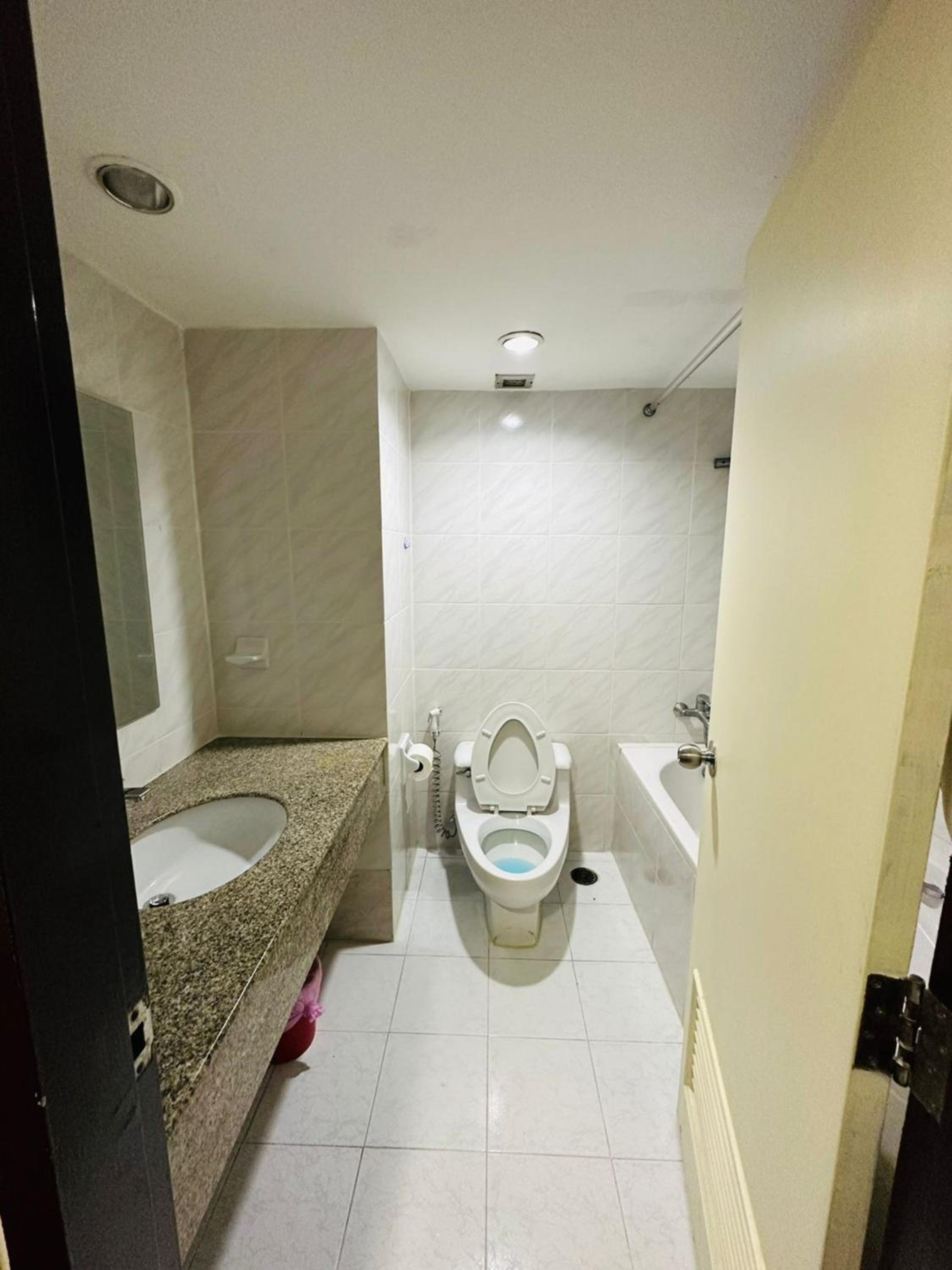 Fully Furnished Omni Tower Apartments Nana - Sukhumvit soi 4