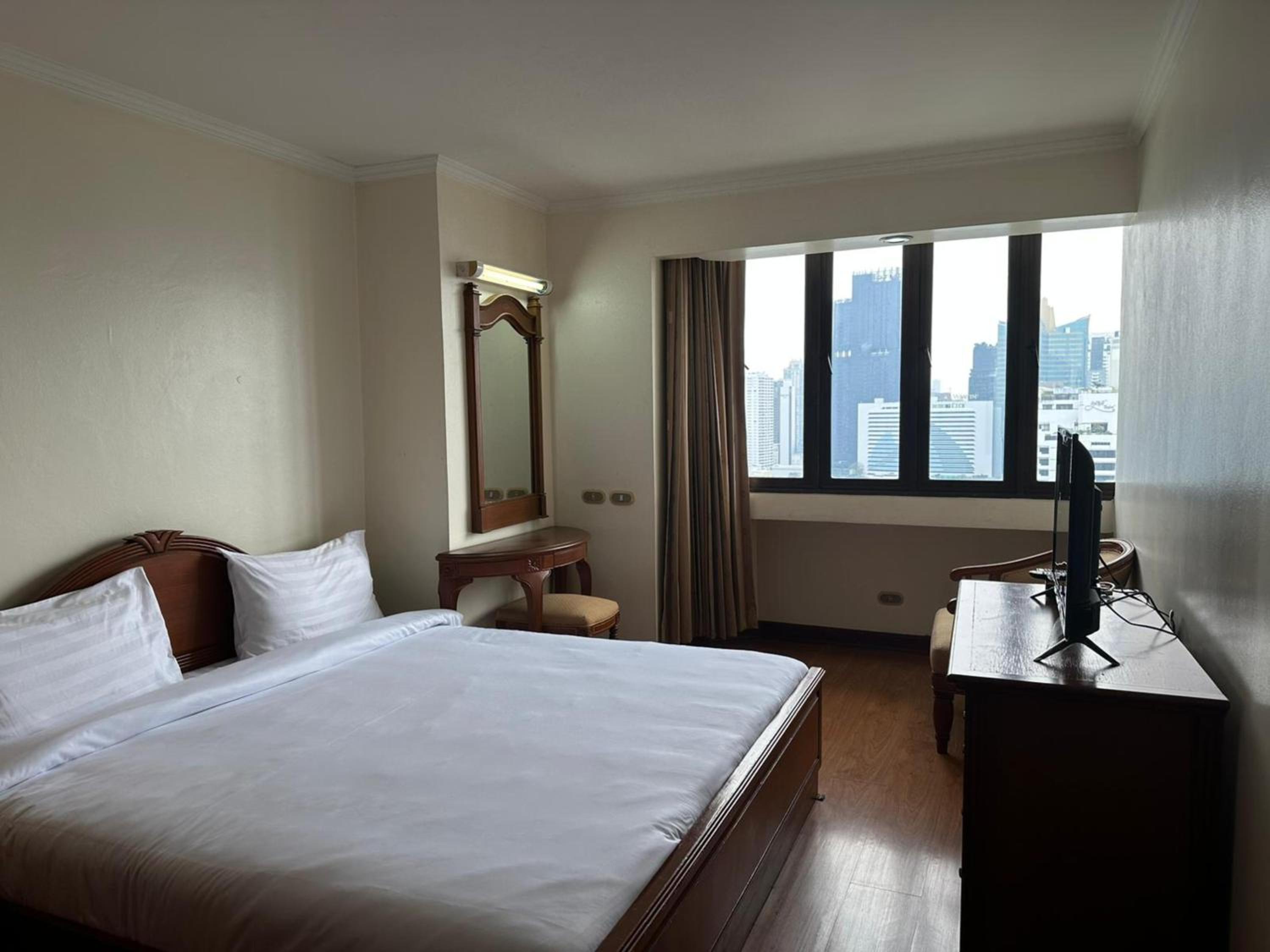 Fully Furnished Omni Tower Apartments Nana - Sukhumvit soi 4