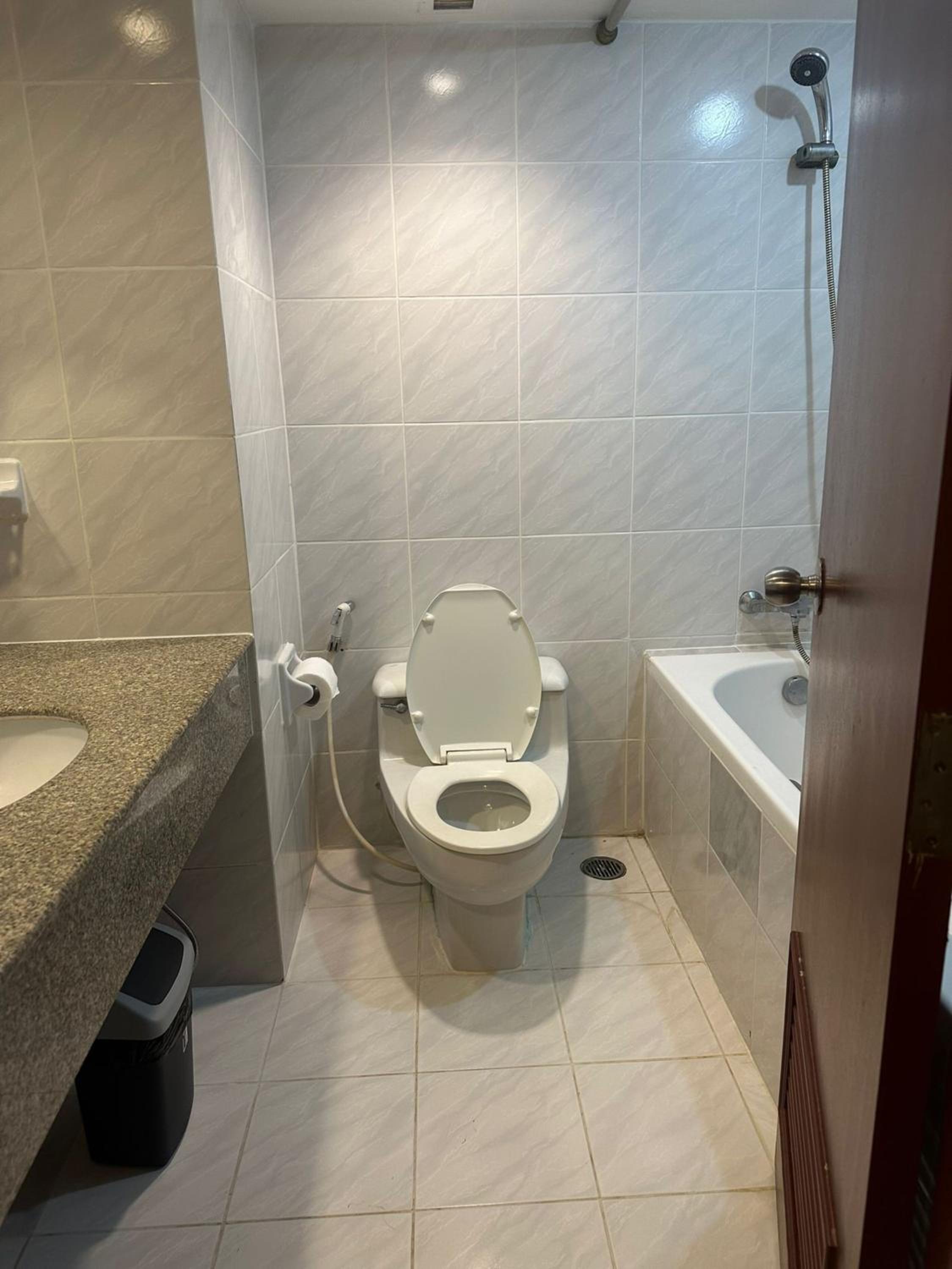Fully Furnished Omni Tower Apartments Nana - Sukhumvit soi 4