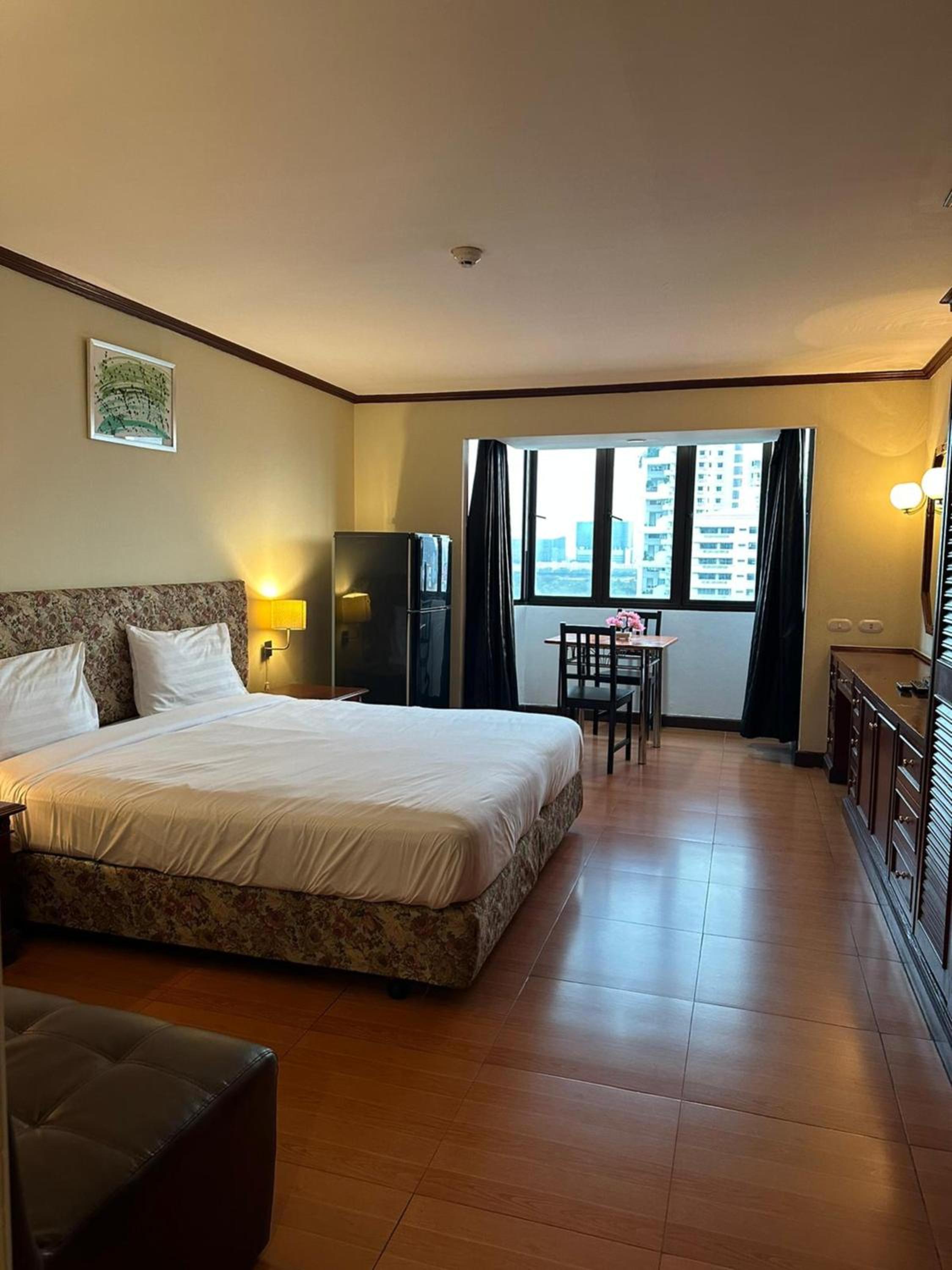 Fully Furnished Omni Tower Apartments Nana - Sukhumvit soi 4