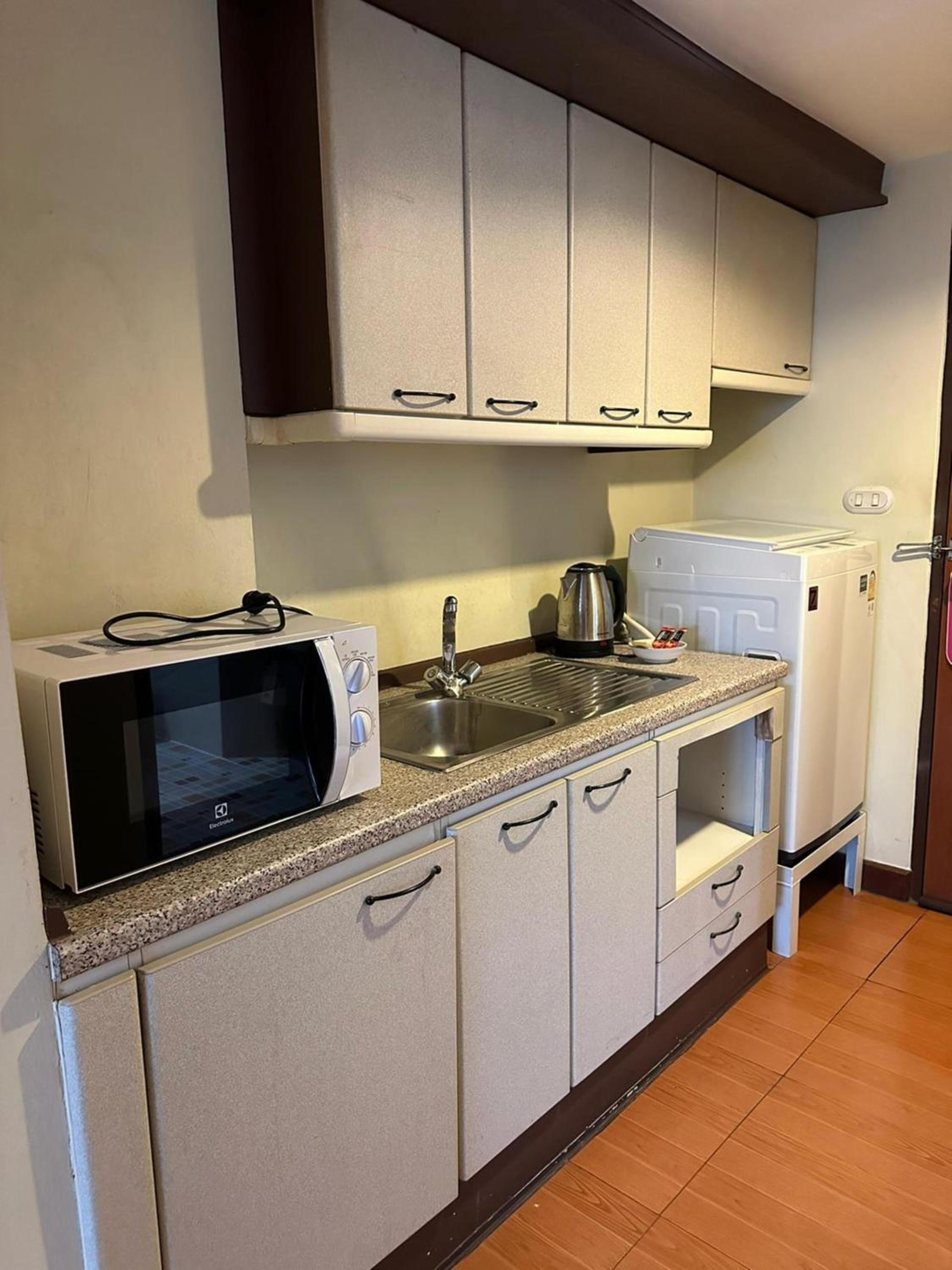 Fully Furnished Omni Tower Apartments Nana - Sukhumvit soi 4