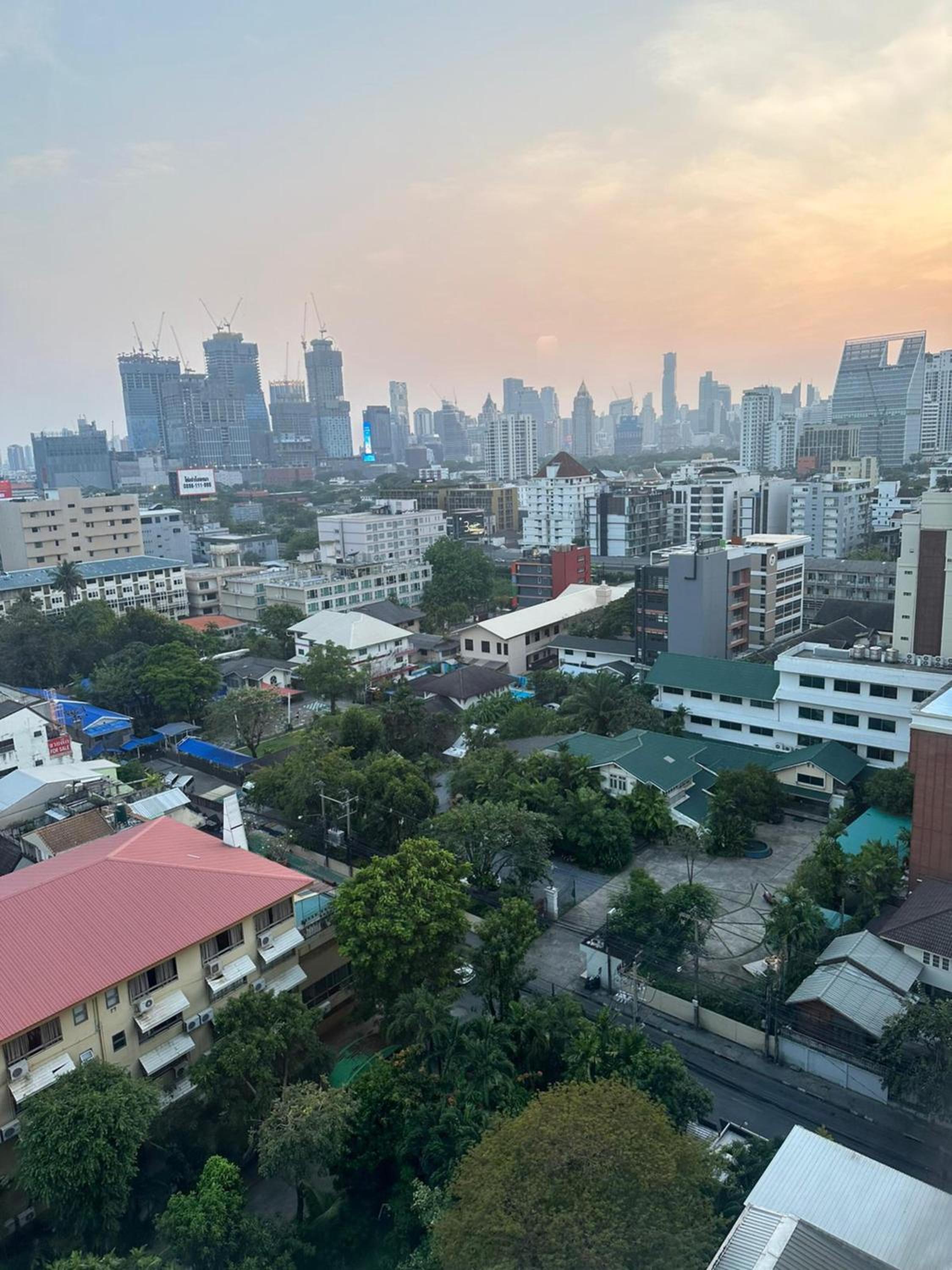 Fully Furnished Omni Tower Apartments Nana - Sukhumvit soi 4