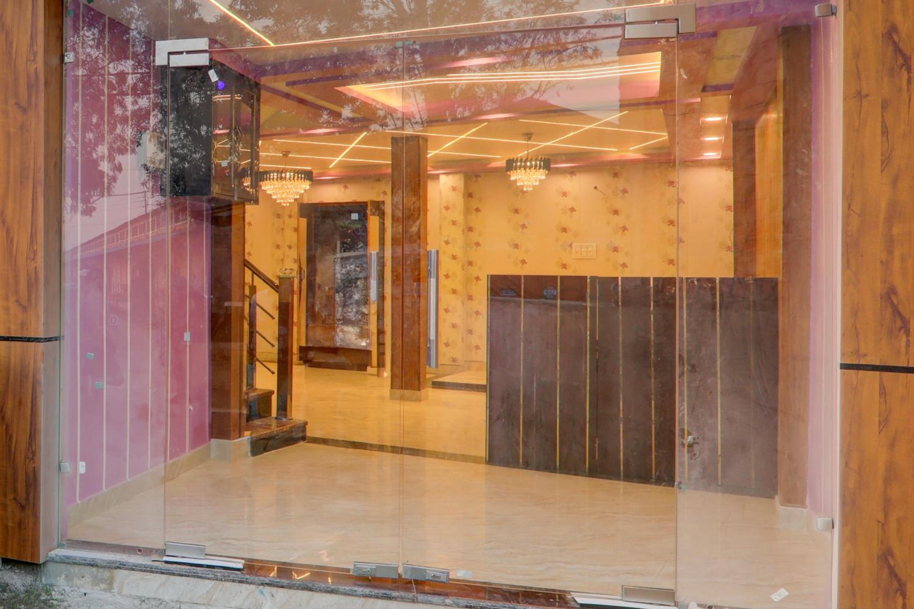 Super Hotel O Krishna guest house and restaurant view 4