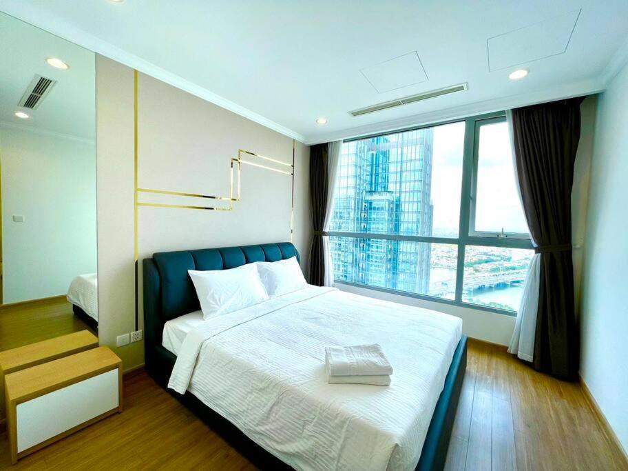 3BR, landmark apt view