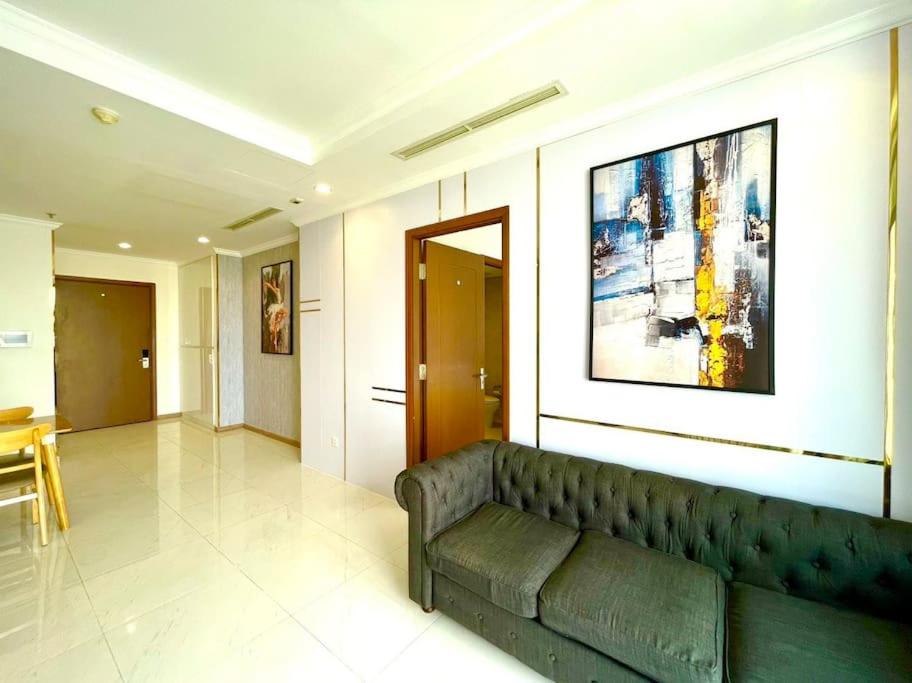 3BR, landmark apt view