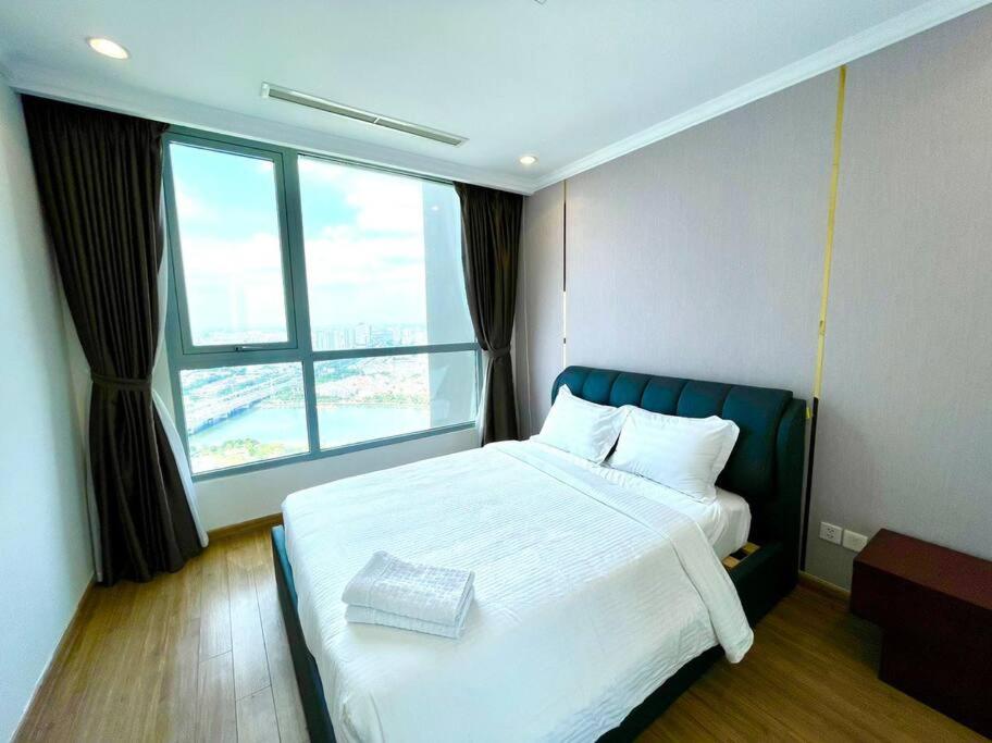 3BR, landmark apt view