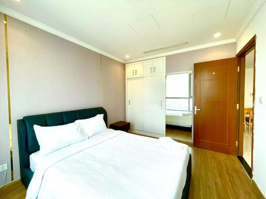 3BR, landmark apt view