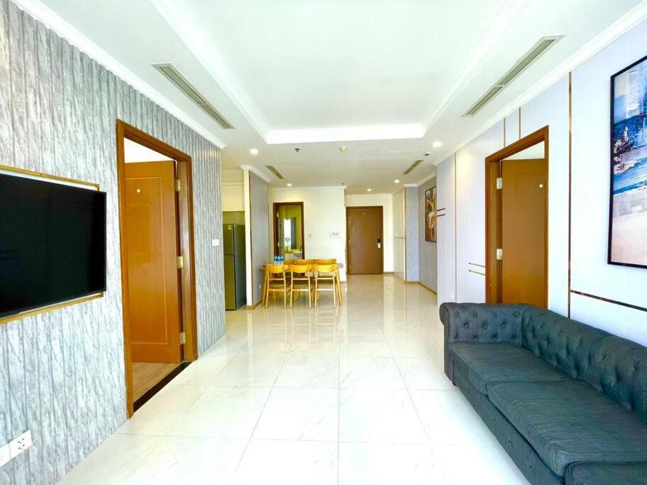 3BR, landmark apt view