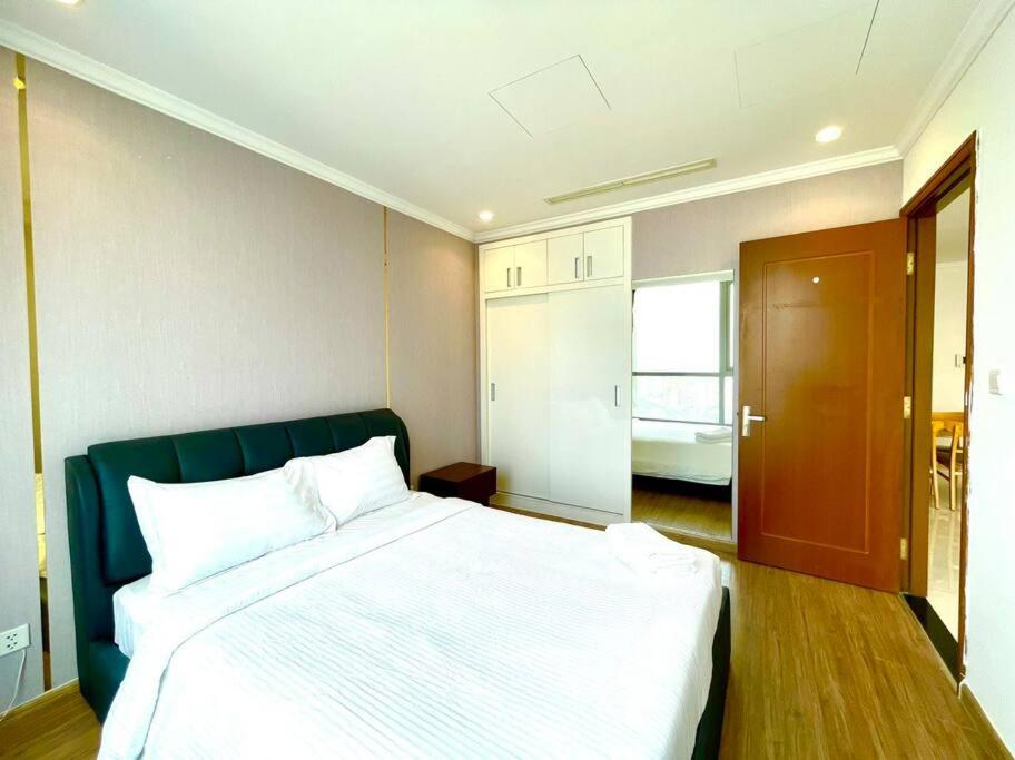3BR, landmark apt view