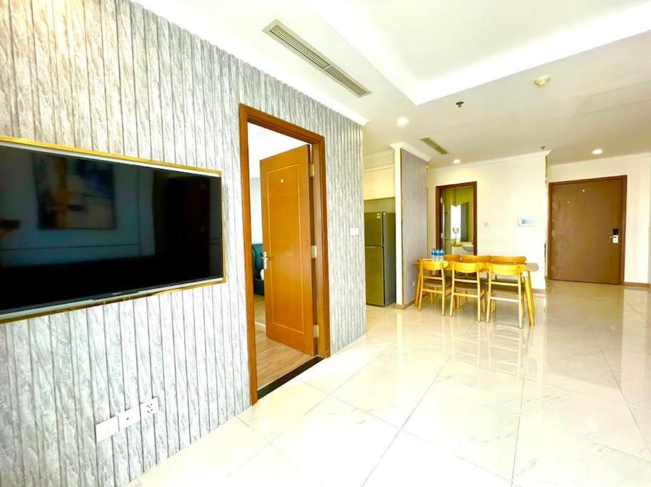 3BR, landmark apt view