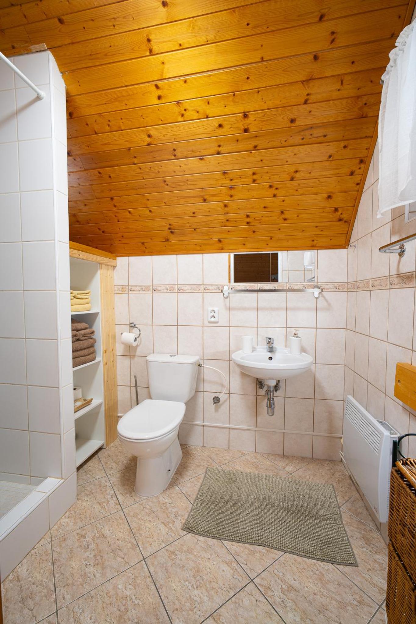 SKLÍPEK POD STOLOVOU HOROU