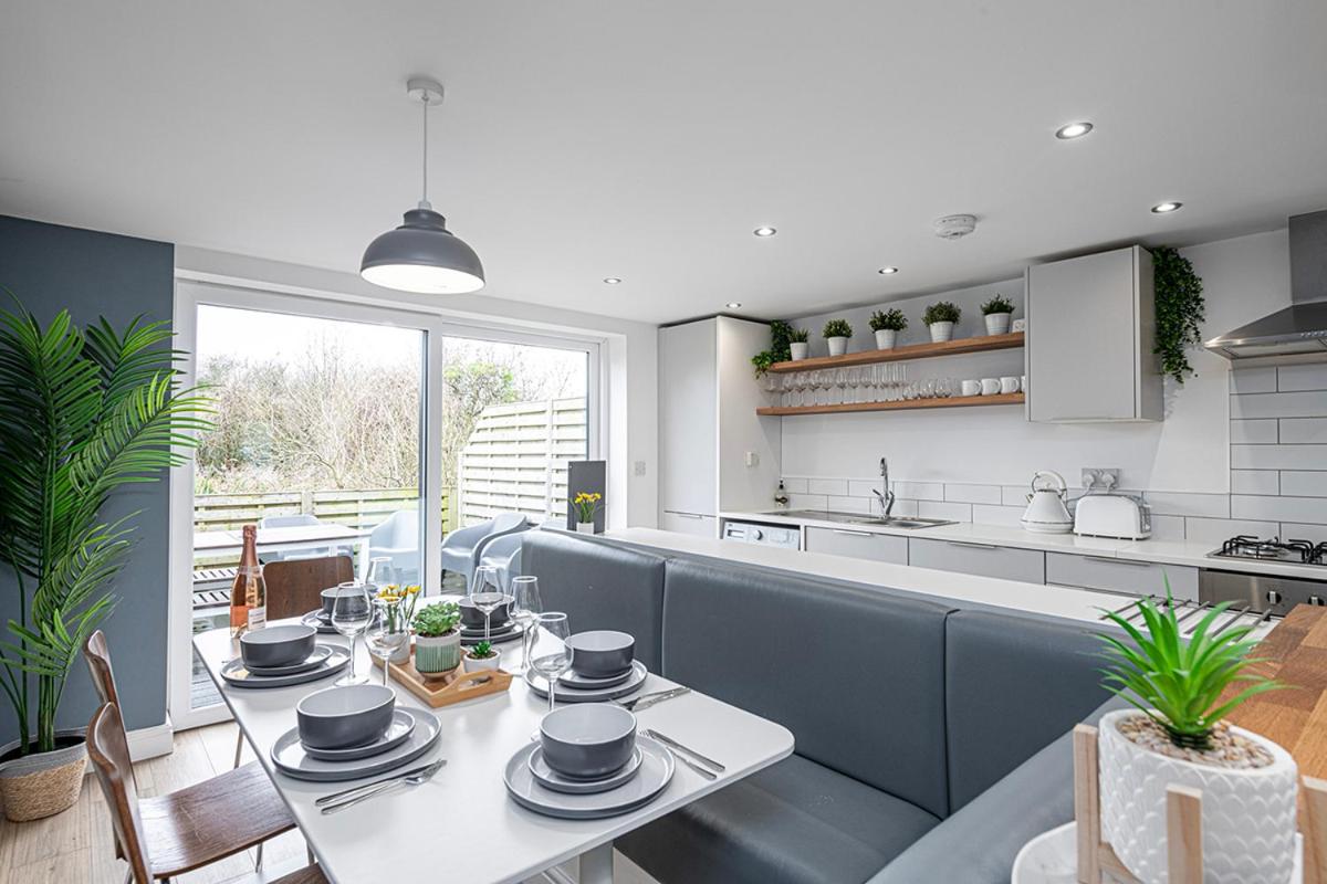3 BED-EN-SUITE-PRIVATE-PARKING- Near RHOSNEIGR view 3