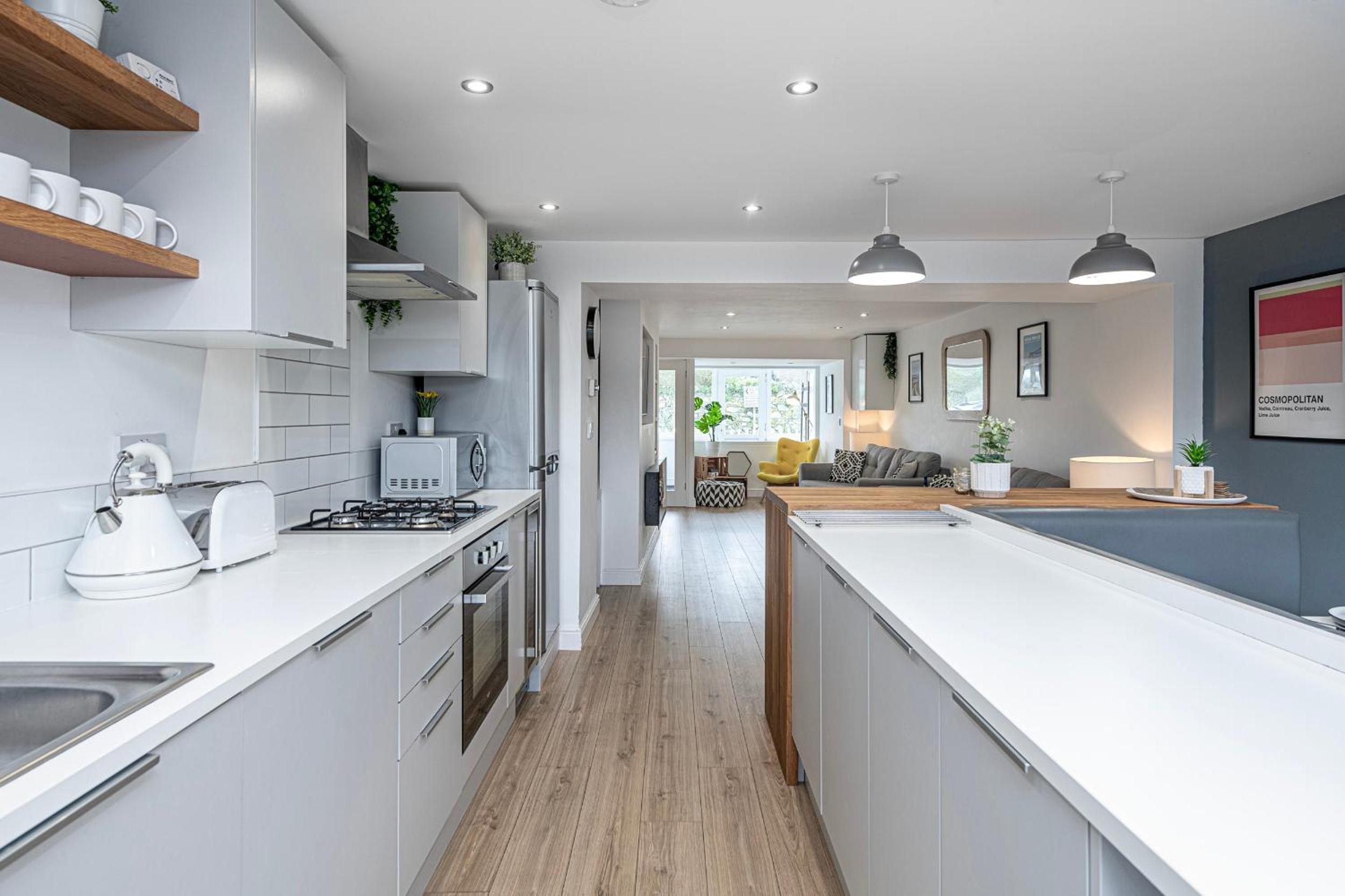 3 BED-EN-SUITE-PRIVATE-PARKING- Near RHOSNEIGR view 4