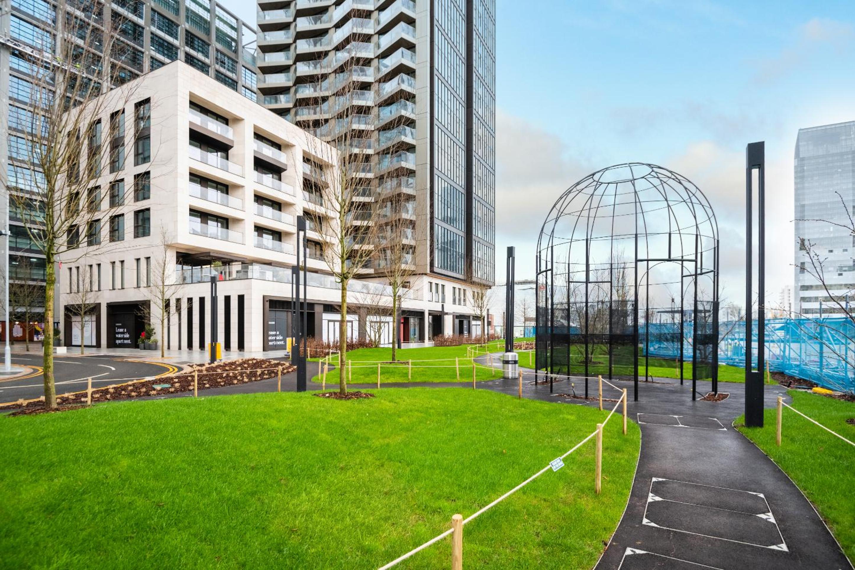 Elegant and Modern Apartments in Canary Wharf right next to Thames